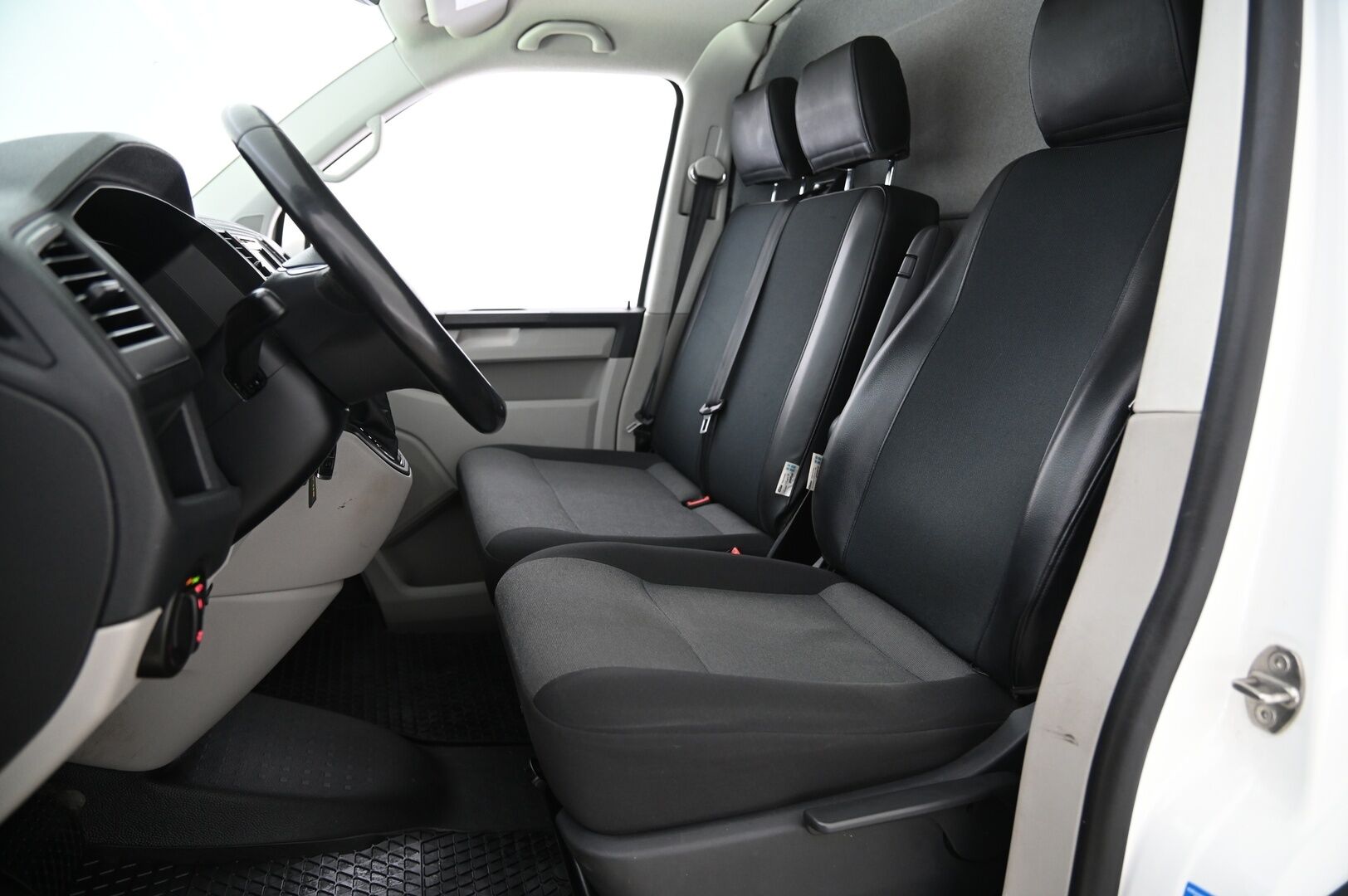 Volkswagen Transporter 2018 Pitkä 2,0 TDI 110 kW 4Motion*Adapt. Vakkari / Webasto / Läpijuostava / Vetokoukku* - *Jakohihna vaihdettu / 2x renkaat&alumiinivanteet*