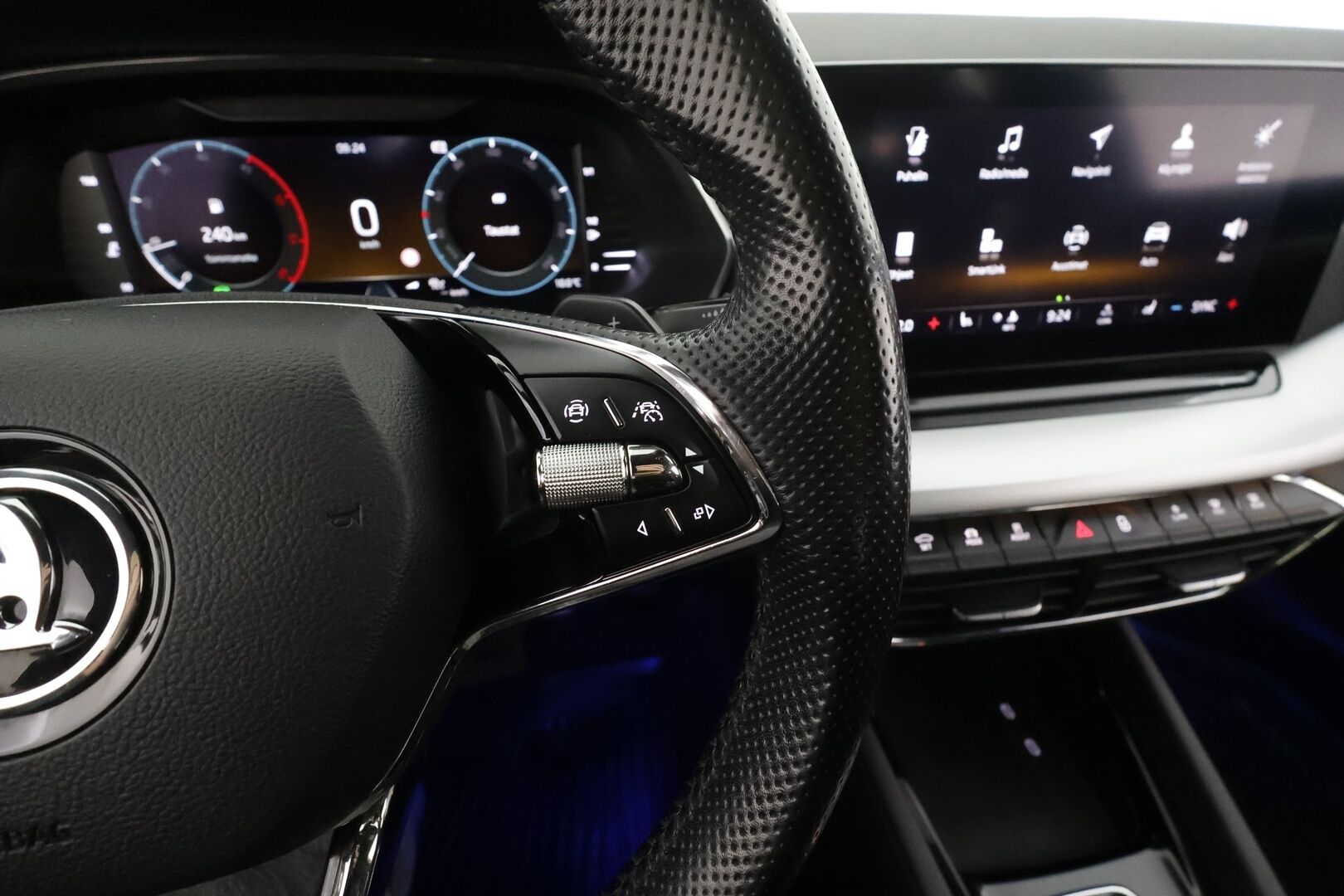 Skoda Octavia 2021 2,0 TDI 200 4x4 Style DSG * ACC / Matrix-LED / Webasto / Koukku / P.kamera / Keyless / Apple & Android * - Suomi-auto / Kahdet Renkaat