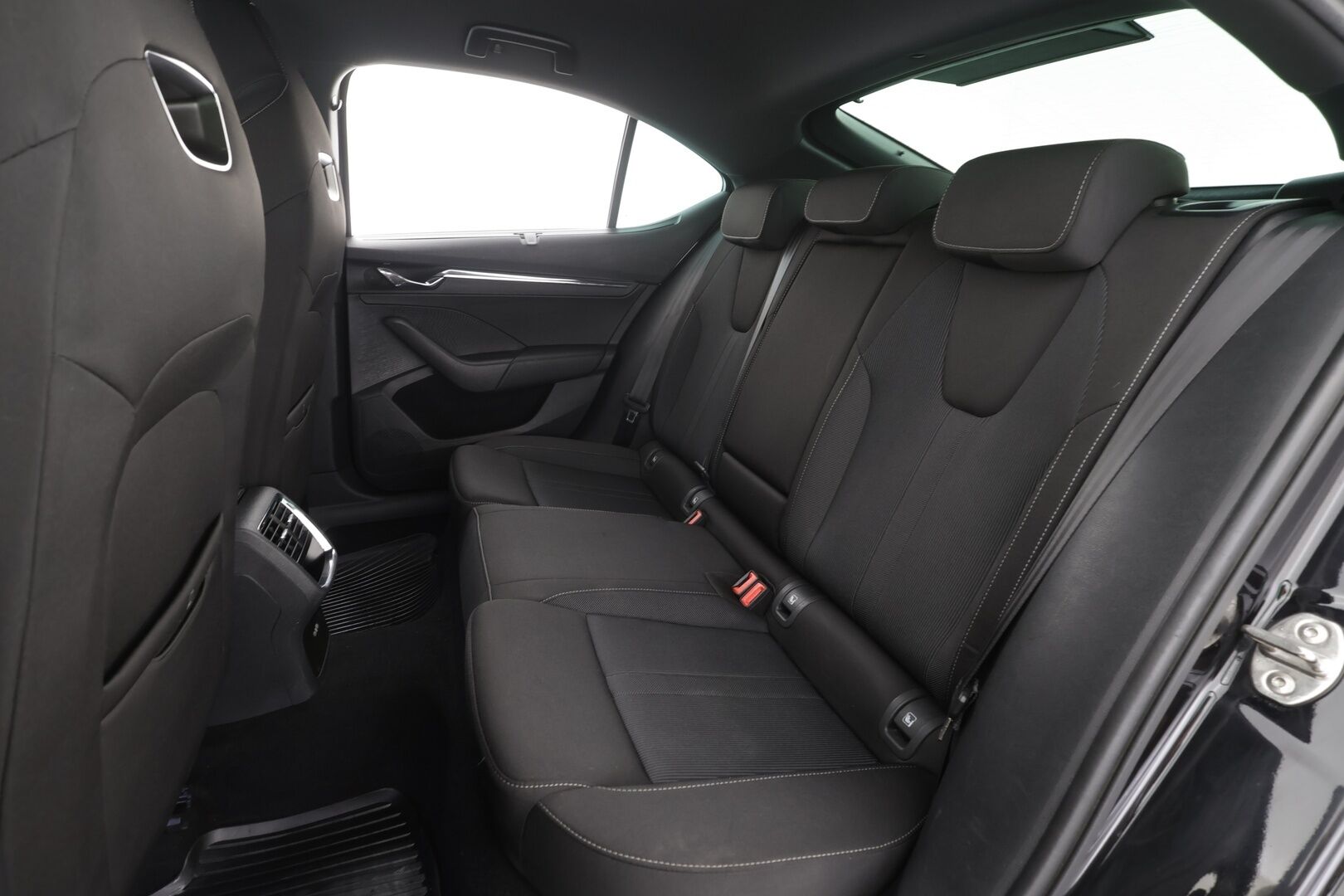 Skoda Octavia 2021 2,0 TDI 200 4x4 Style DSG * ACC / Matrix-LED / Webasto / Koukku / P.kamera / Keyless / Apple & Android * - Suomi-auto / Kahdet Renkaat