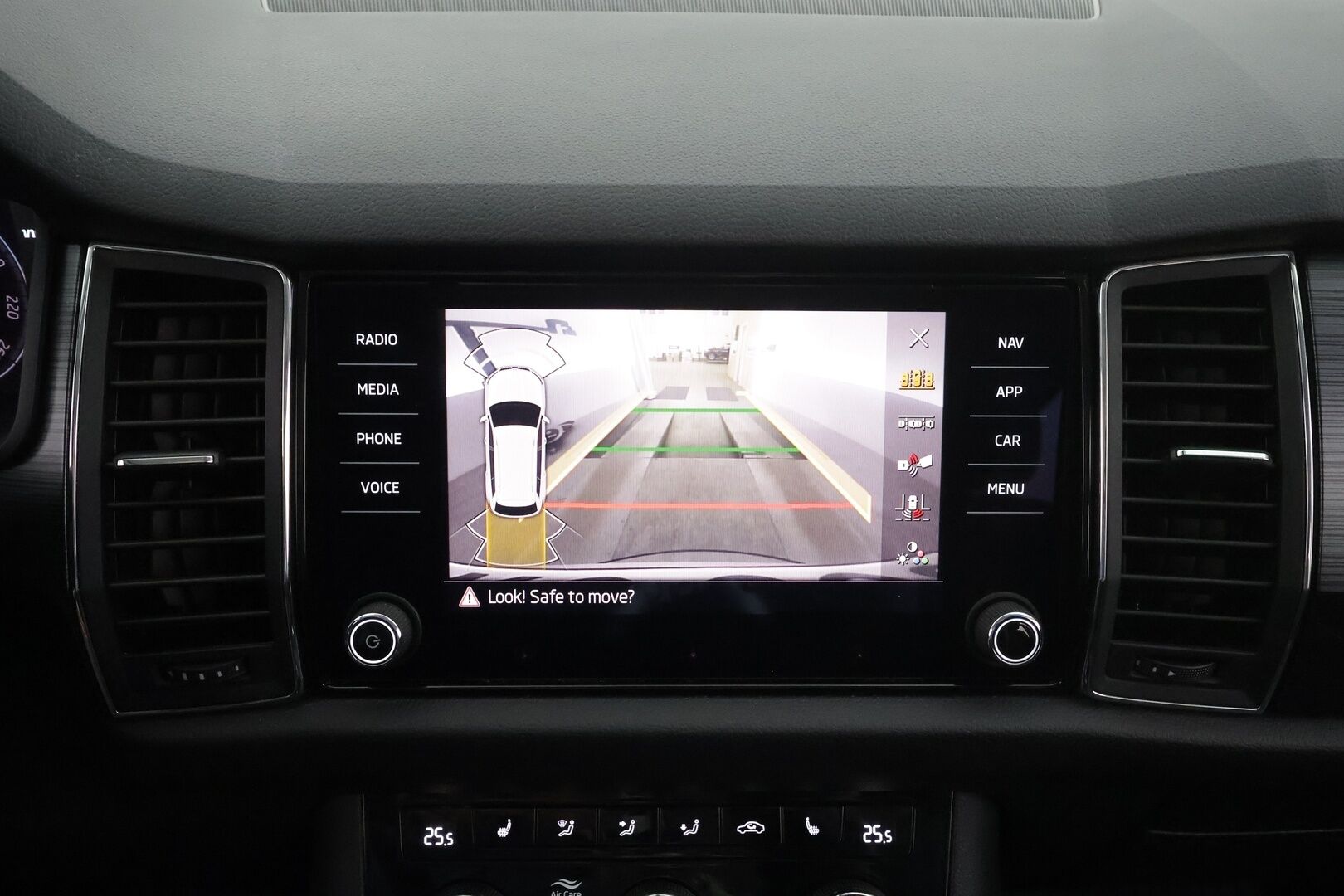 Skoda Kodiaq 2021 2,0 TDI 150 4x4 Ambition BusinessLine DSG * ACC / P.Kamera / LED / Navi / Webasto / KeylessGo * - 1.Om Suomi-auto / Kahdet renkaat aluvanteilla / Merkkihuollettu