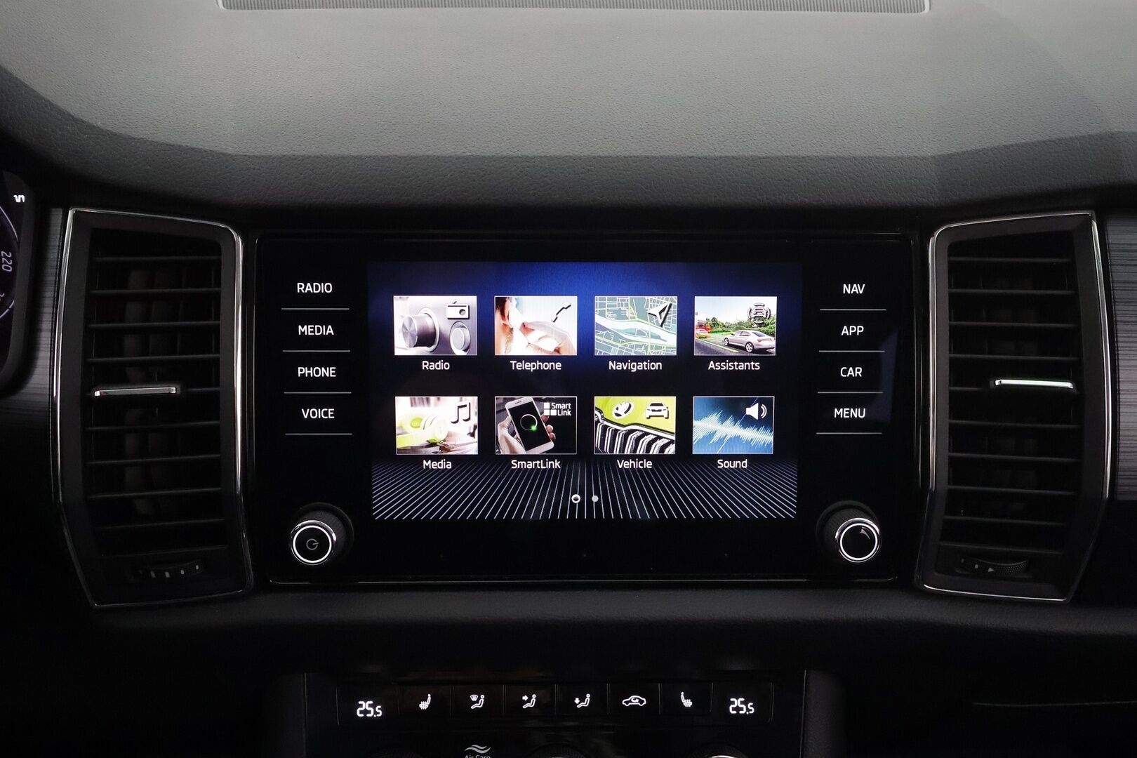 Skoda Kodiaq 2021 2,0 TDI 150 4x4 Ambition BusinessLine DSG * ACC / P.Kamera / LED / Navi / Webasto / KeylessGo * - 1.Om Suomi-auto / Kahdet renkaat aluvanteilla / Merkkihuollettu