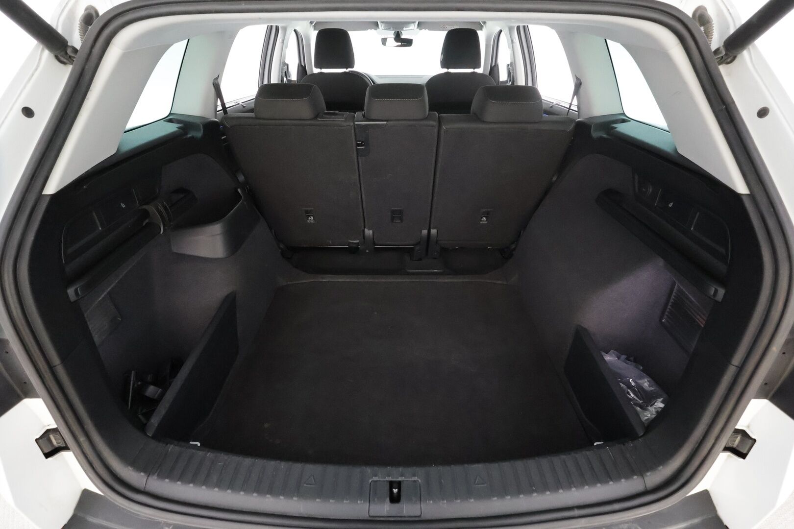 Skoda Kodiaq 2021 2,0 TDI 150 4x4 Ambition BusinessLine DSG * ACC / P.Kamera / LED / Navi / Webasto / KeylessGo * - 1.Om Suomi-auto / Kahdet renkaat aluvanteilla / Merkkihuollettu