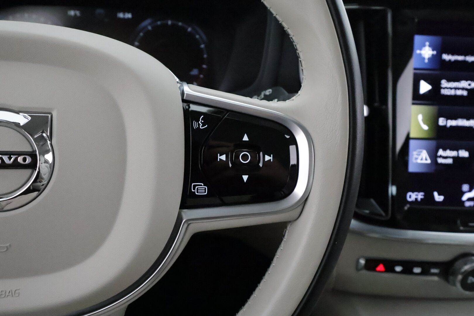 Volvo V60 2021 B4 MHEV Business aut **Webasto / Adapt.Vakkari / Full-LED / P.kamera / Sporttinahat Muistilla / Navi / Kaistavahti** - 3,99 % KORKOTARJOUS TÄHÄN AUTOON - 1-om Suomi-auto / Merkkihuollettu / Kahdet Renkaat