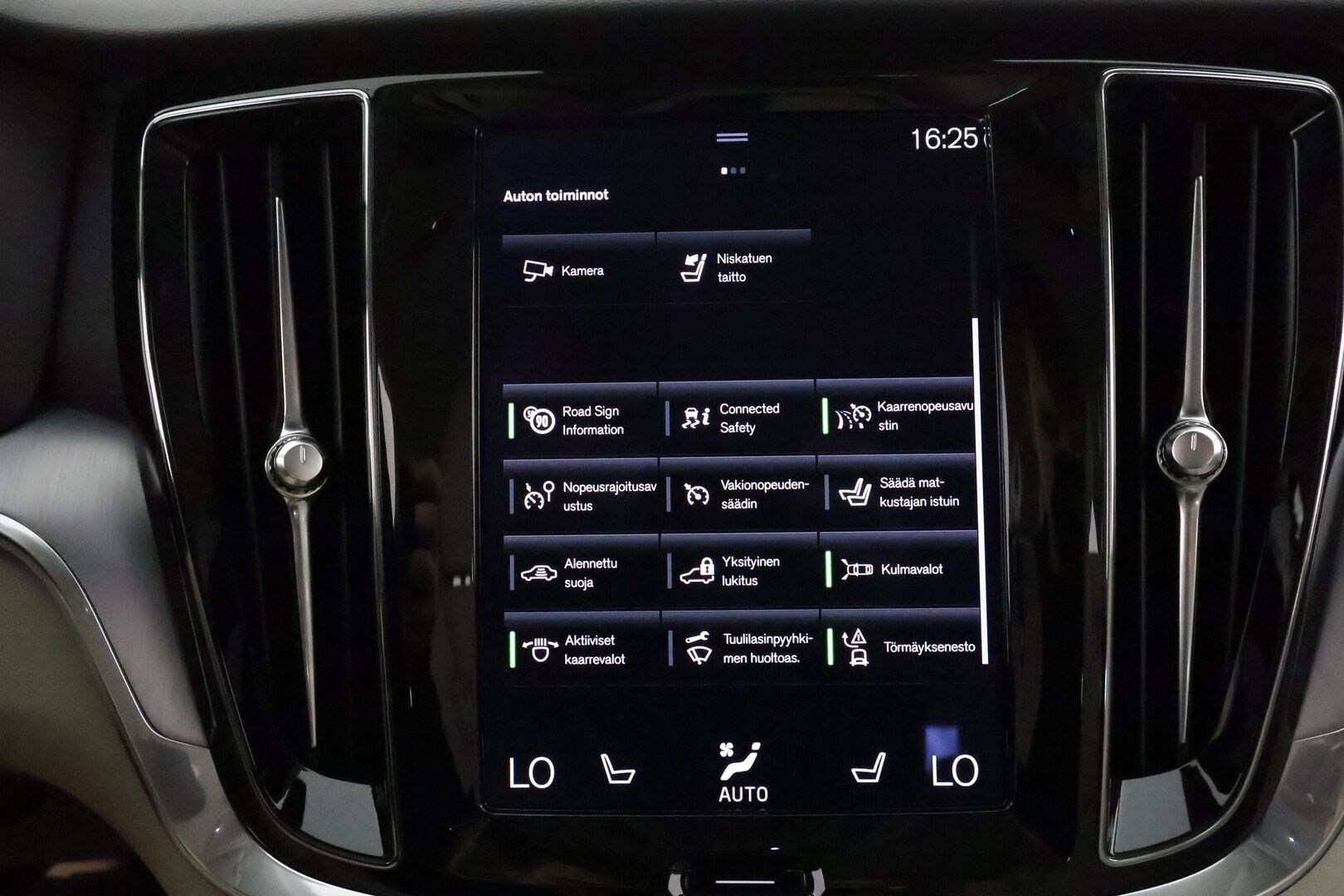 Volvo V60 2021 B4 MHEV Business aut **Webasto / Adapt.Vakkari / Full-LED / P.kamera / Sporttinahat Muistilla / Navi / Kaistavahti** - 3,99 % KORKOTARJOUS TÄHÄN AUTOON - 1-om Suomi-auto / Merkkihuollettu / Kahdet Renkaat