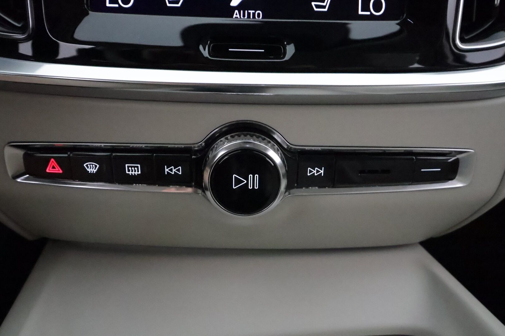 Volvo V60 2021 B4 MHEV Business aut **Webasto / Adapt.Vakkari / Full-LED / P.kamera / Sporttinahat Muistilla / Navi / Kaistavahti** - 3,99 % KORKOTARJOUS TÄHÄN AUTOON - 1-om Suomi-auto / Merkkihuollettu / Kahdet Renkaat
