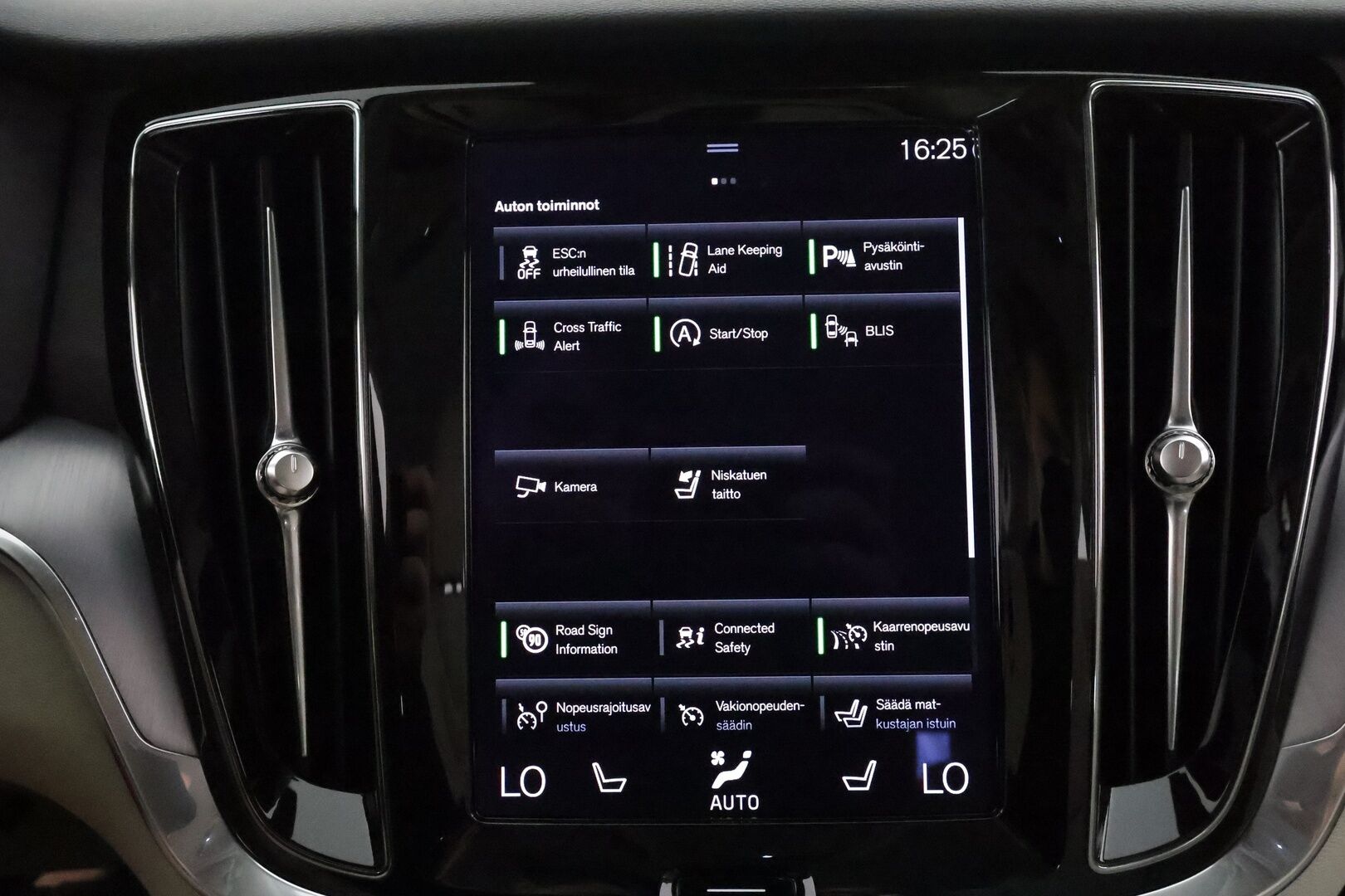 Volvo V60 2021 B4 MHEV Business aut **Webasto / Adapt.Vakkari / Full-LED / P.kamera / Sporttinahat Muistilla / Navi / Kaistavahti** - 3,99 % KORKOTARJOUS TÄHÄN AUTOON - 1-om Suomi-auto / Merkkihuollettu / Kahdet Renkaat