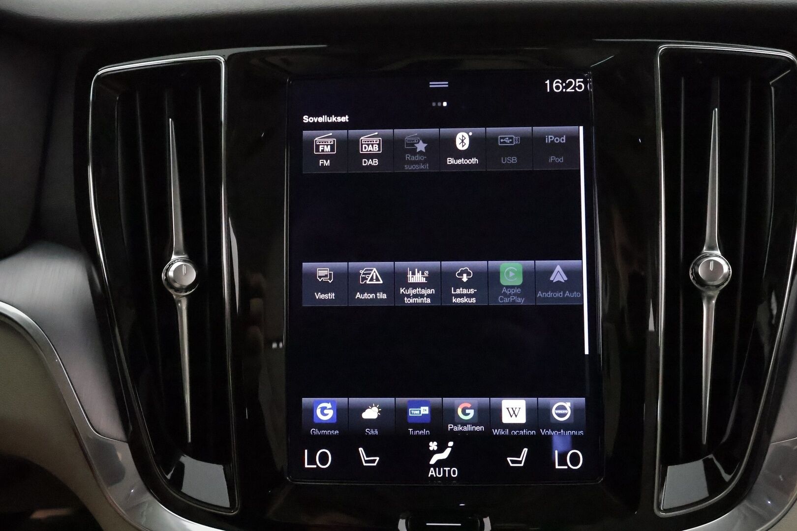 Volvo V60 2021 B4 MHEV Business aut **Webasto / Adapt.Vakkari / Full-LED / P.kamera / Sporttinahat Muistilla / Navi / Kaistavahti** - 3,99 % KORKOTARJOUS TÄHÄN AUTOON - 1-om Suomi-auto / Merkkihuollettu / Kahdet Renkaat