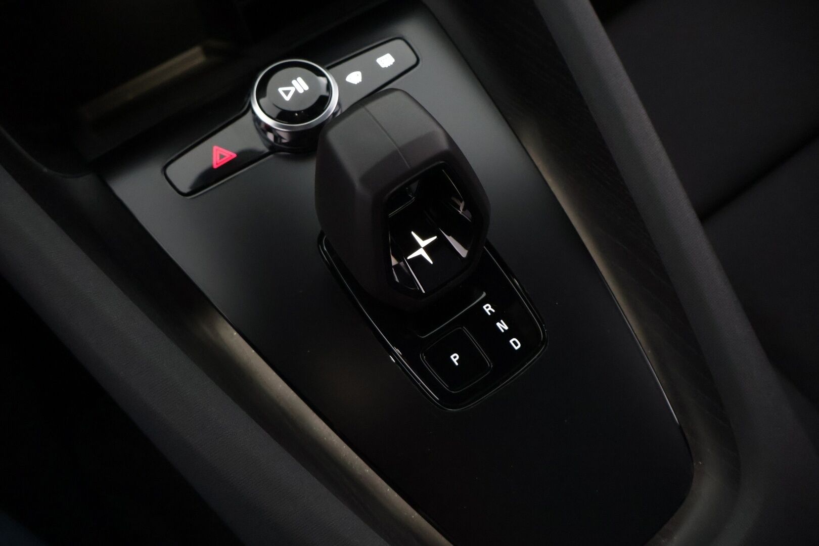 Polestar 2 2021 Launch Edition, 300kW, 78kWh - Pilot&Plus | ACC | Koukku | Pixel-LED | 2x Polestar alut | 360° | Harman/Kardon | Muistipenkki | Lasikatto | Sporttipenkit | Keyless | Merkkihuollot