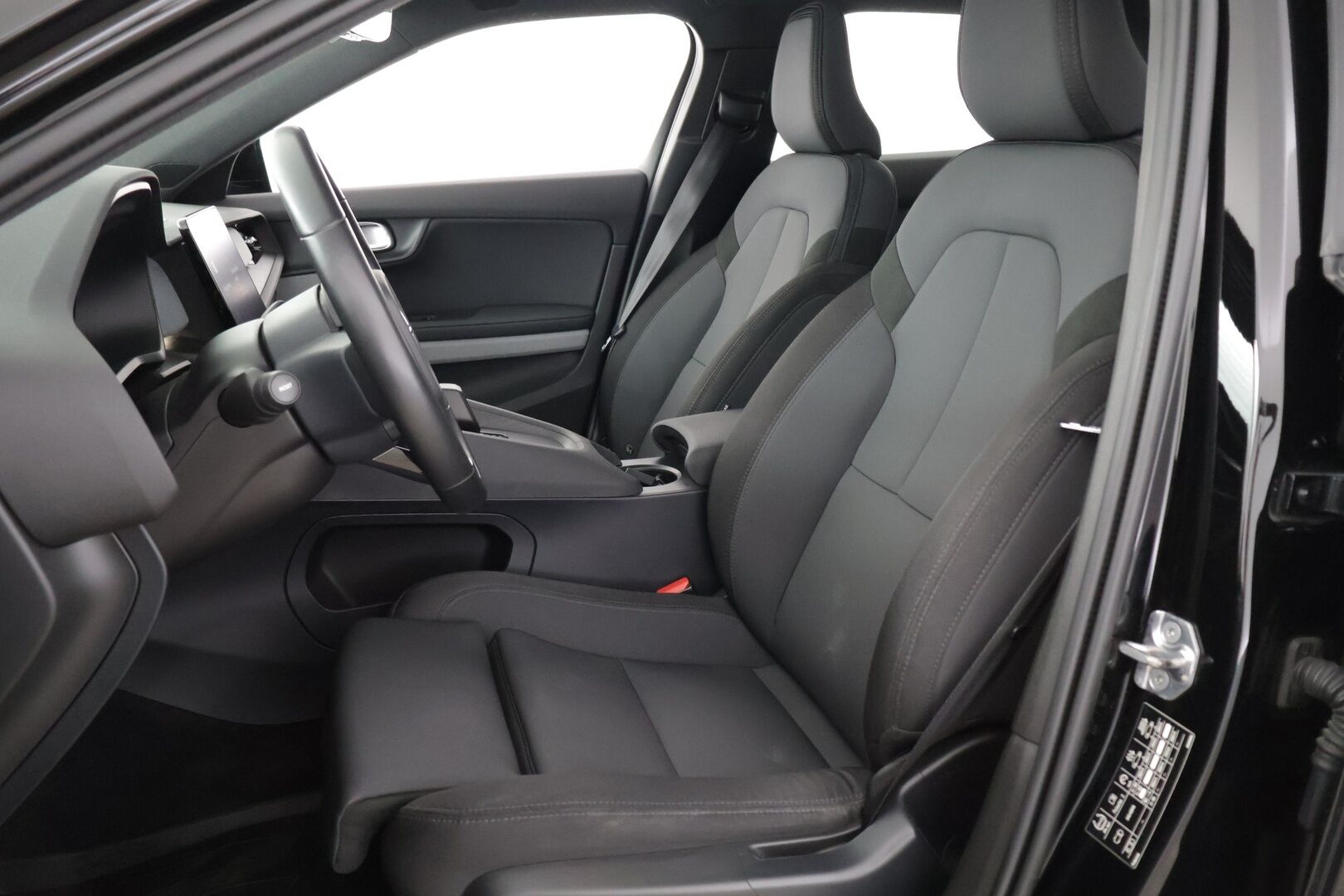Polestar 2 2021 Launch Edition, 300kW, 78kWh - Pilot&Plus | ACC | Koukku | Pixel-LED | 2x Polestar alut | 360° | Harman/Kardon | Muistipenkki | Lasikatto | Sporttipenkit | Keyless | Merkkihuollot