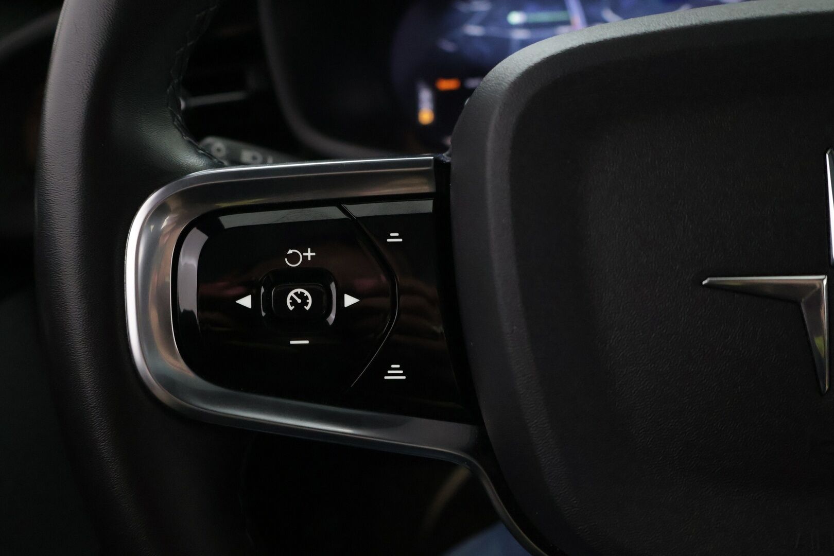 Polestar 2 2021 Launch Edition, 300kW, 78kWh - Pilot&Plus | ACC | Koukku | Pixel-LED | 2x Polestar alut | 360° | Harman/Kardon | Muistipenkki | Lasikatto | Sporttipenkit | Keyless | Merkkihuollot