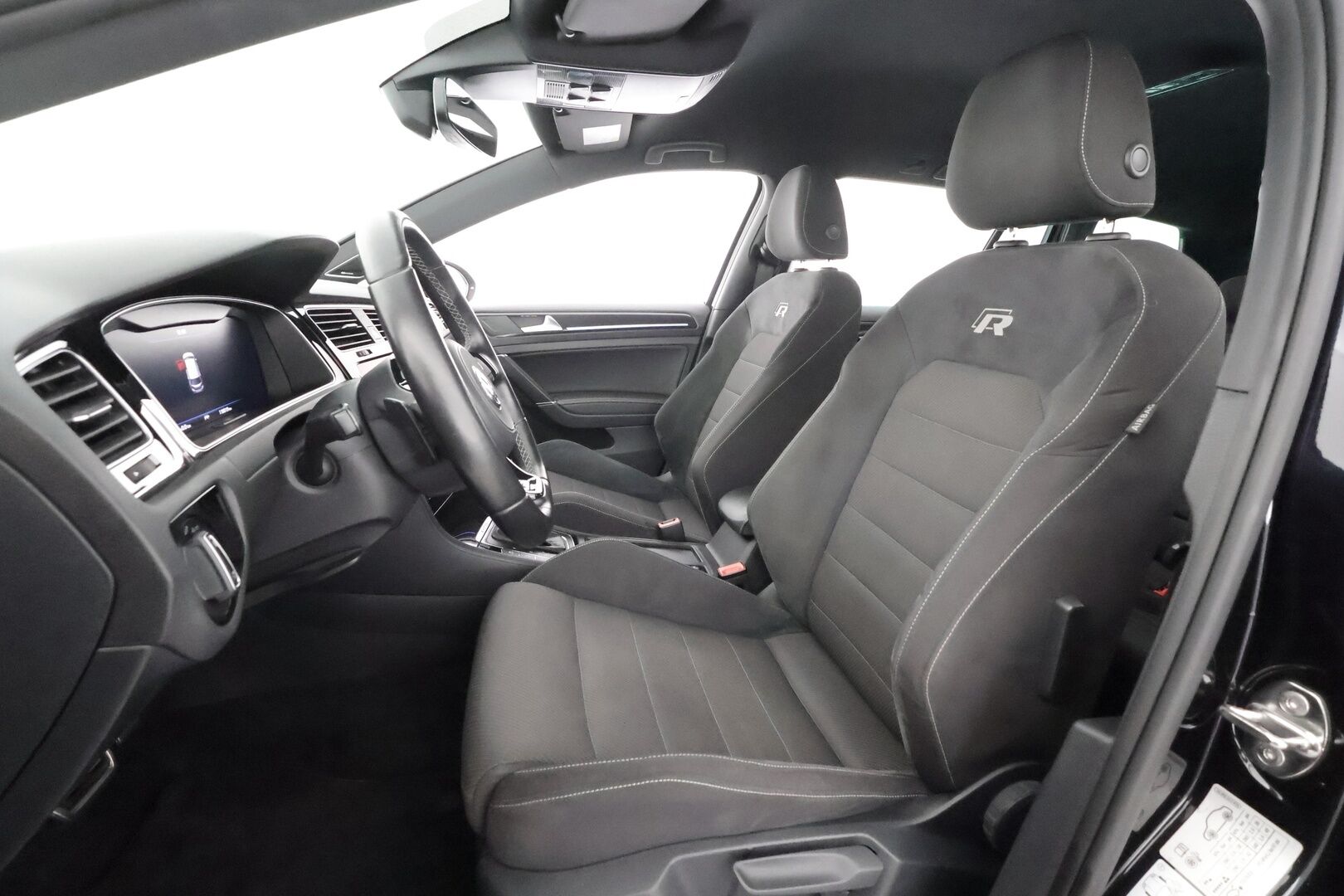 Volkswagen Golf 2017 Variant R 2,0 TSI 228 kW 4MOTION DSG * ACC / Adapt.LED / P.Kamera / Sisätilanlämmitin / Dynaudio / Katveavustin * - Kaistavahti / Navi / Digimittaristo / Kahdet renkaat aluvanteilla - HULLUT AVAJAISHULINAT KORKOTARJOUS 3,29 %