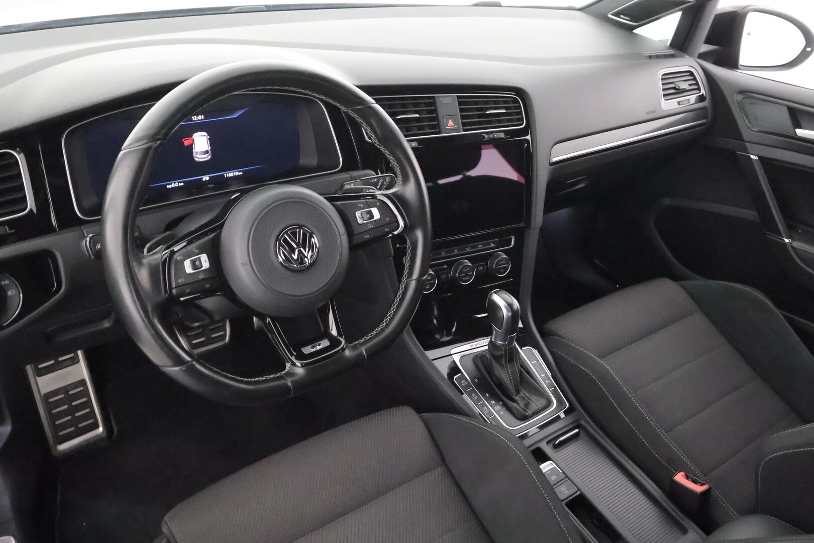 Volkswagen Golf 2017 Variant R 2,0 TSI 228 kW 4MOTION DSG * ACC / Adapt.LED / P.Kamera / Sisätilanlämmitin / Dynaudio / Katveavustin * - Kaistavahti / Navi / Digimittaristo / Kahdet renkaat aluvanteilla - HULLUT AVAJAISHULINAT KORKOTARJOUS 3,29 %