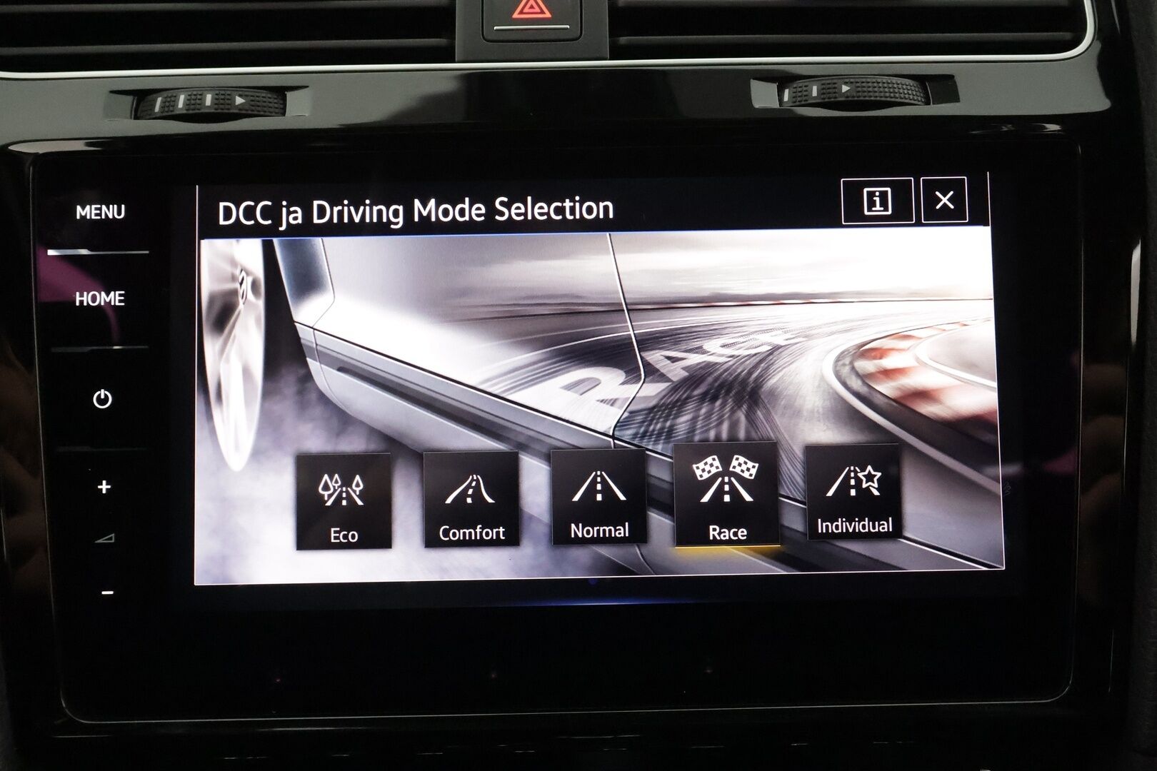 Volkswagen Golf 2017 Variant R 2,0 TSI 228 kW 4MOTION DSG * ACC / Adapt.LED / P.Kamera / Sisätilanlämmitin / Dynaudio / Katveavustin * - Kaistavahti / Navi / Digimittaristo / Kahdet renkaat aluvanteilla - HULLUT AVAJAISHULINAT KORKOTARJOUS 3,29 %