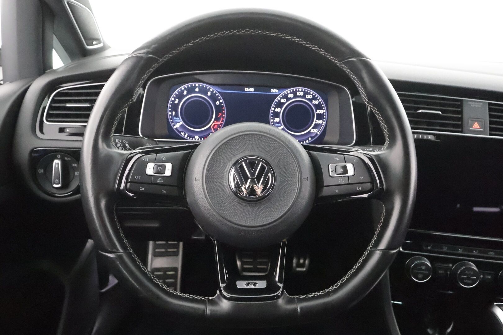 Volkswagen Golf 2017 Variant R 2,0 TSI 228 kW 4MOTION DSG * ACC / Adapt.LED / P.Kamera / Sisätilanlämmitin / Dynaudio / Katveavustin * - Kaistavahti / Navi / Digimittaristo / Kahdet renkaat aluvanteilla - HULLUT AVAJAISHULINAT KORKOTARJOUS 3,29 %
