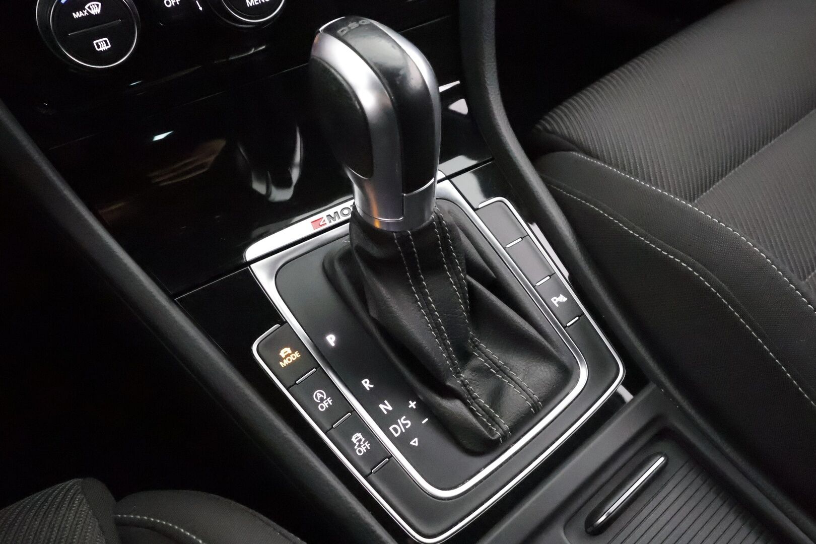 Volkswagen Golf 2017 Variant R 2,0 TSI 228 kW 4MOTION DSG * ACC / Adapt.LED / P.Kamera / Sisätilanlämmitin / Dynaudio / Katveavustin * - Kaistavahti / Navi / Digimittaristo / Kahdet renkaat aluvanteilla - HULLUT AVAJAISHULINAT KORKOTARJOUS 3,29 %