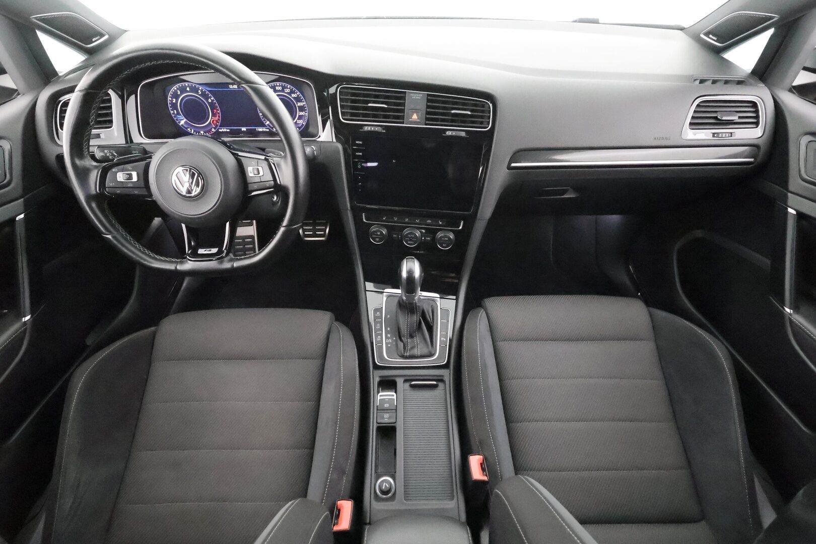 Volkswagen Golf 2017 Variant R 2,0 TSI 228 kW 4MOTION DSG * ACC / Adapt.LED / P.Kamera / Sisätilanlämmitin / Dynaudio / Katveavustin * - Kaistavahti / Navi / Digimittaristo / Kahdet renkaat aluvanteilla - HULLUT AVAJAISHULINAT KORKOTARJOUS 3,29 %