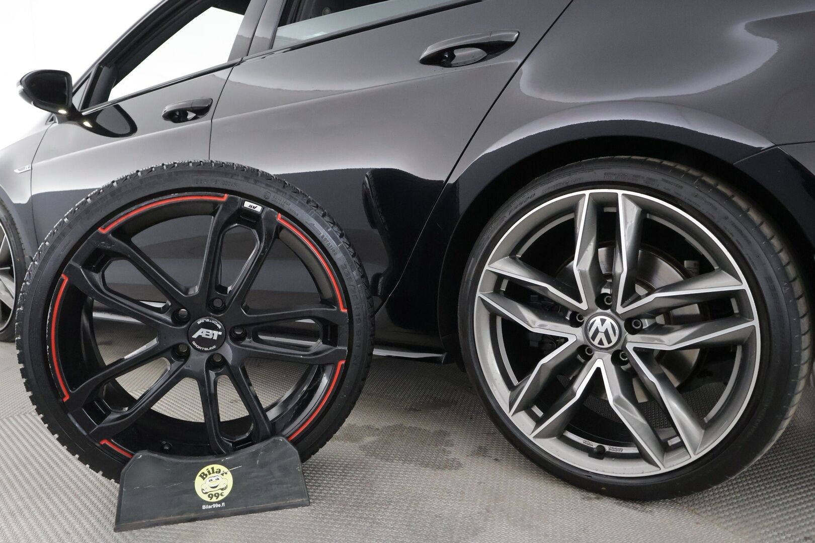 Volkswagen Golf 2017 Variant R 2,0 TSI 228 kW 4MOTION DSG * ACC / Adapt.LED / P.Kamera / Sisätilanlämmitin / Dynaudio / Katveavustin * - Kaistavahti / Navi / Digimittaristo / Kahdet renkaat aluvanteilla - HULLUT AVAJAISHULINAT KORKOTARJOUS 3,29 %
