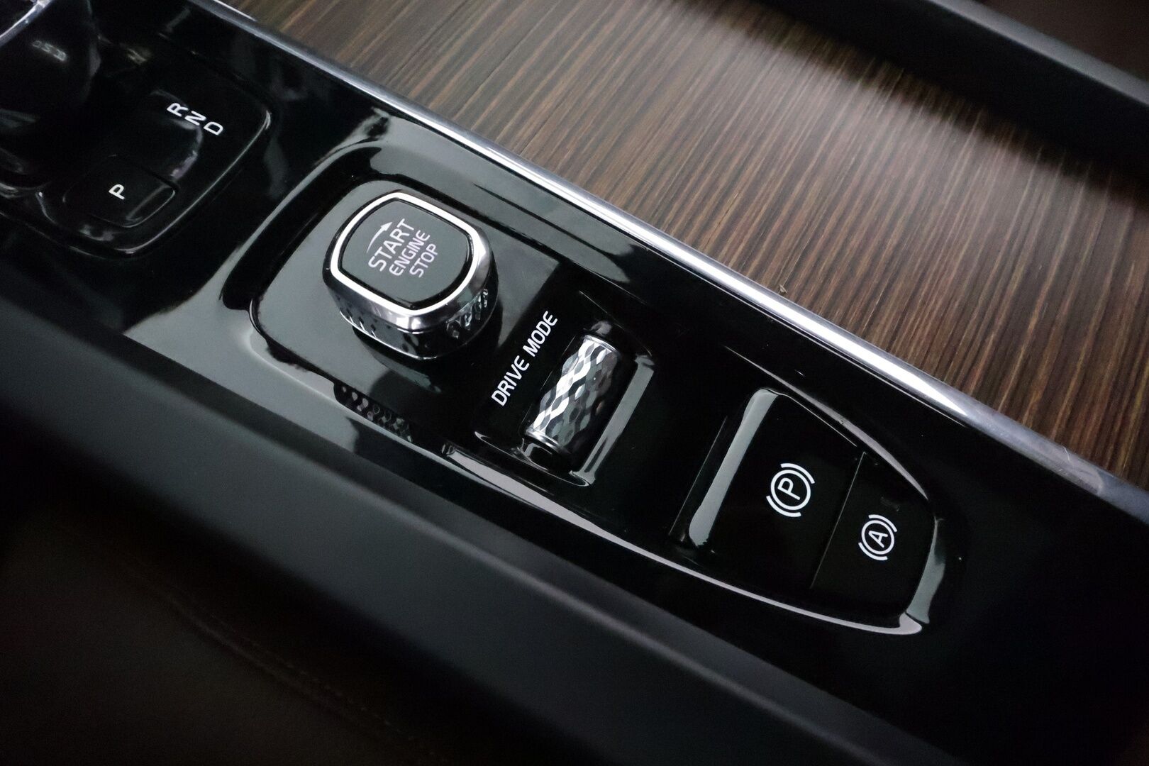 Volvo XC60 2021 T6 TwE AWD Business Inscription aut. *ACC / Panorama / H&K / Muistipenkki / Full LED / Webasto / Ruskeat nahat / Navi / Koukku* - Akku kuntotarkastettu SOH 89,6% / BLIS / P.kamera /  1.Om Suomi-auto / Kahdet renkaat aluvanteilla