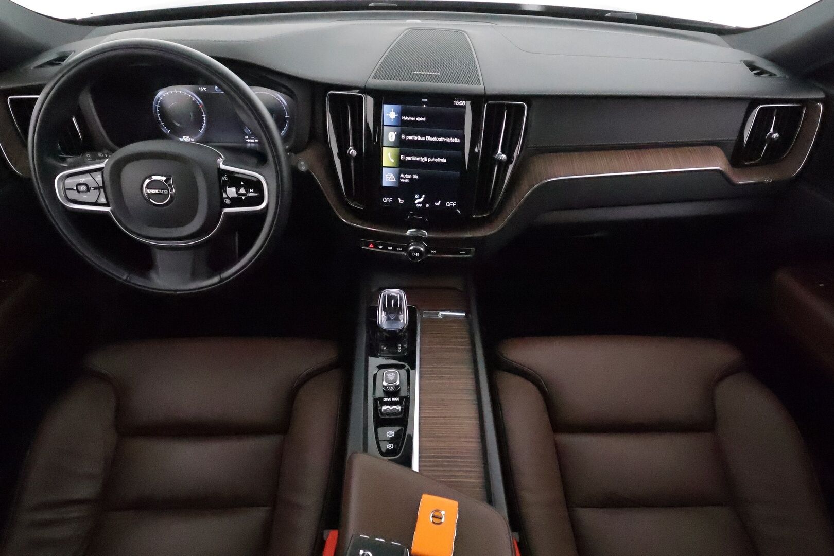 Volvo XC60 2021 T6 TwE AWD Business Inscription aut. *ACC / Panorama / H&K / Muistipenkki / Full LED / Webasto / Ruskeat nahat / Navi / Koukku* - Akku kuntotarkastettu SOH 89,6% / BLIS / P.kamera /  1.Om Suomi-auto / Kahdet renkaat aluvanteilla