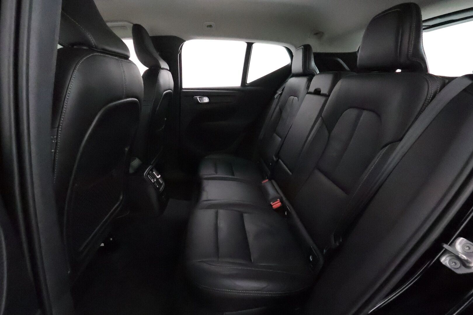Volvo XC40 2021 T5 TwE Business Inscription aut **Webasto / ACC / LED-valot / P.kamera / Sporttinahat / Navi / Kaistavahti / Keyless** - 3,99 % KORKOTARJOUS TÄHÄN AUTOON 7.9. ASTI! - 1-om Suomi-auto / 2x Latauskaapelit / Kahdet Renkaat / Merkkihuollettu!