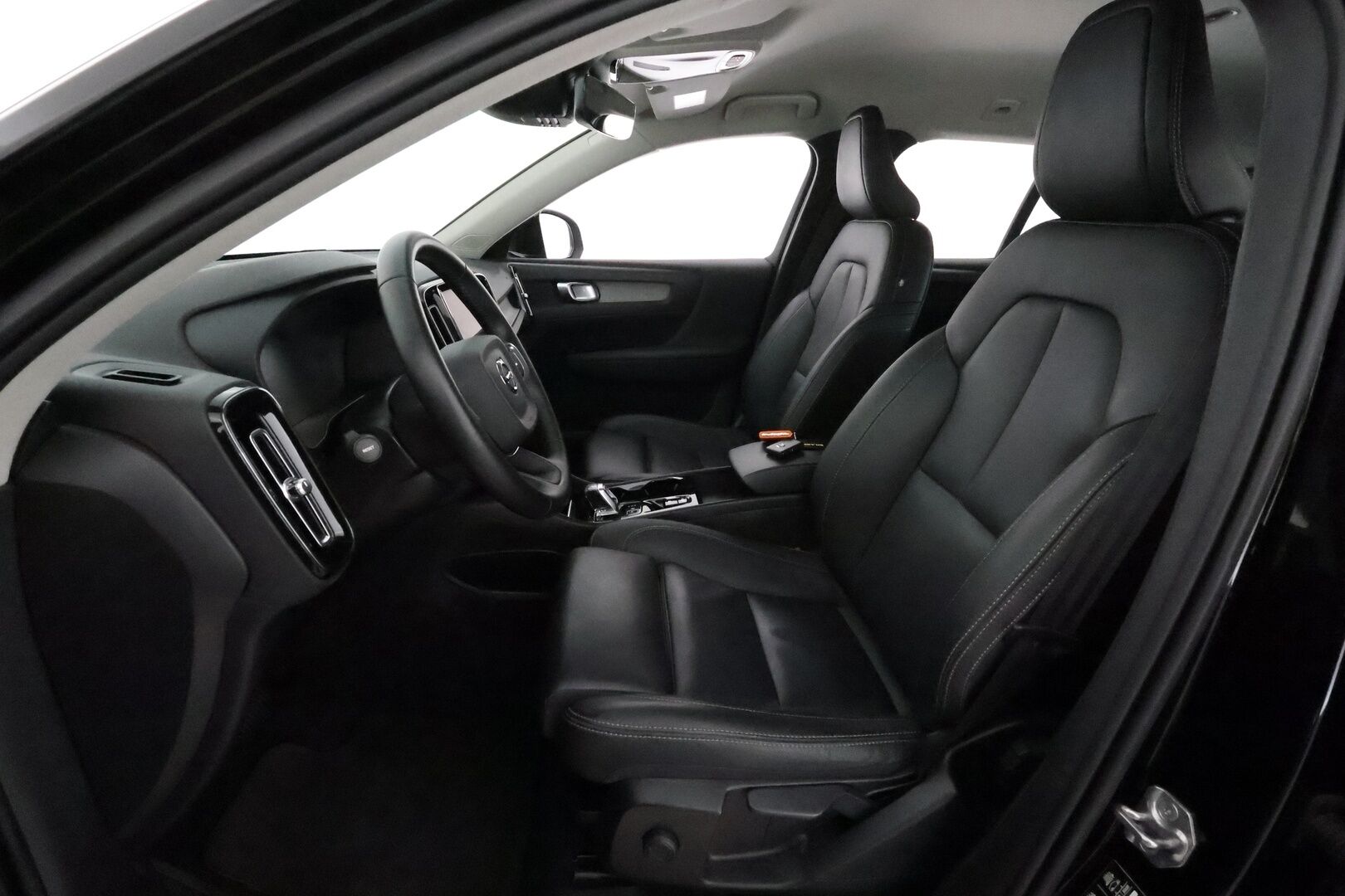 Volvo XC40 2021 T5 TwE Business Inscription aut **Webasto / ACC / LED-valot / P.kamera / Sporttinahat / Navi / Kaistavahti / Keyless** - 3,99 % KORKOTARJOUS TÄHÄN AUTOON 7.9. ASTI! - 1-om Suomi-auto / 2x Latauskaapelit / Kahdet Renkaat / Merkkihuollettu!