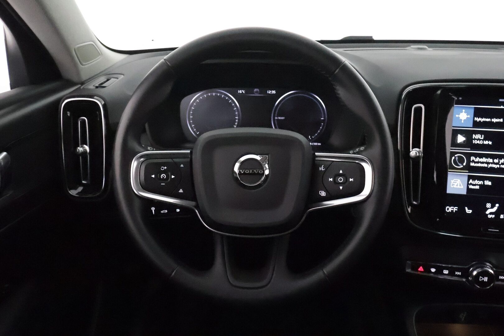Volvo XC40 2021 T5 TwE Business Inscription aut **Webasto / ACC / LED-valot / P.kamera / Sporttinahat / Navi / Kaistavahti / Keyless** - 3,99 % KORKOTARJOUS TÄHÄN AUTOON 7.9. ASTI! - 1-om Suomi-auto / 2x Latauskaapelit / Kahdet Renkaat / Merkkihuollettu!