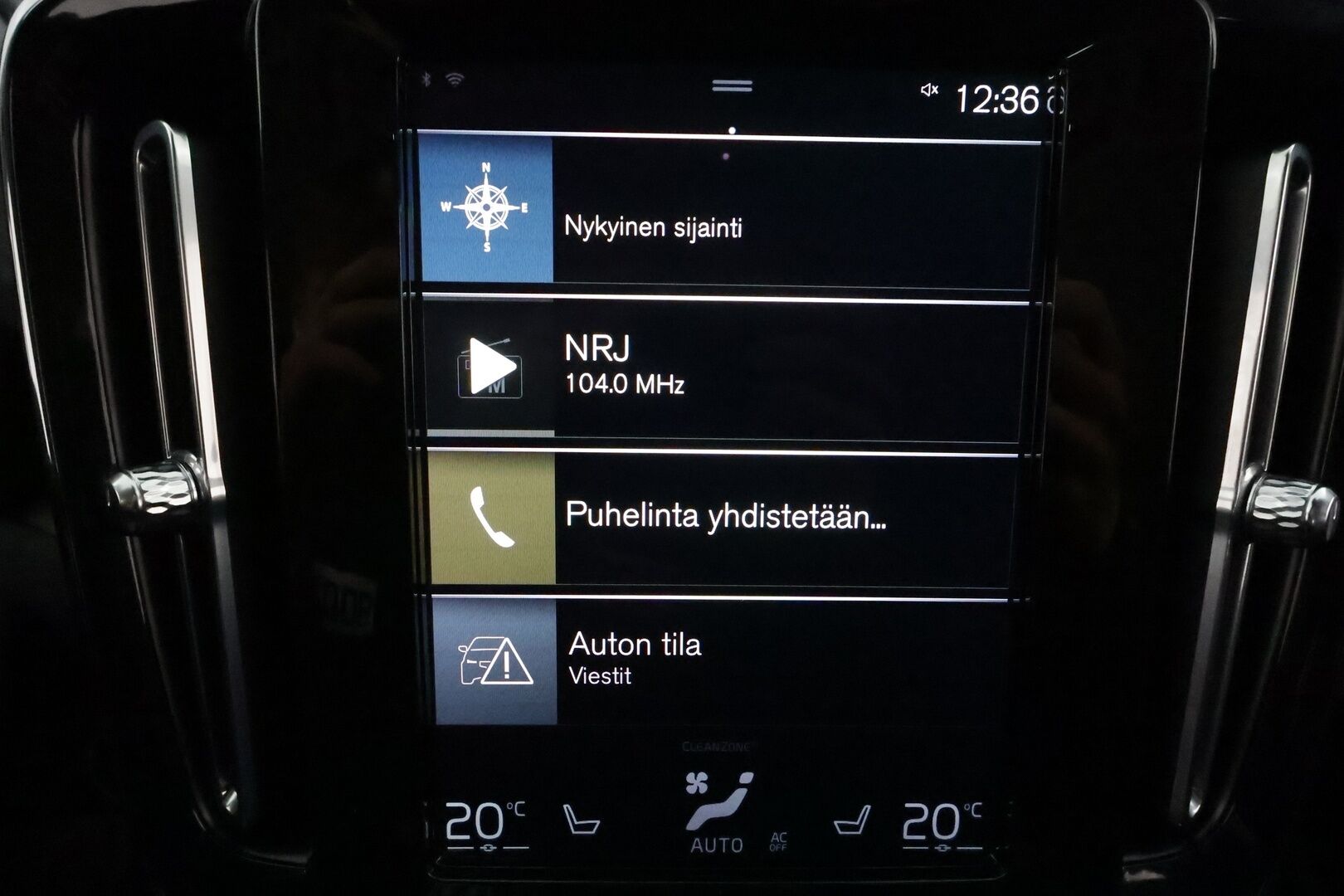 Volvo XC40 2021 T5 TwE Business Inscription aut **Webasto / ACC / LED-valot / P.kamera / Sporttinahat / Navi / Kaistavahti / Keyless** - 3,99 % KORKOTARJOUS TÄHÄN AUTOON 7.9. ASTI! - 1-om Suomi-auto / 2x Latauskaapelit / Kahdet Renkaat / Merkkihuollettu!