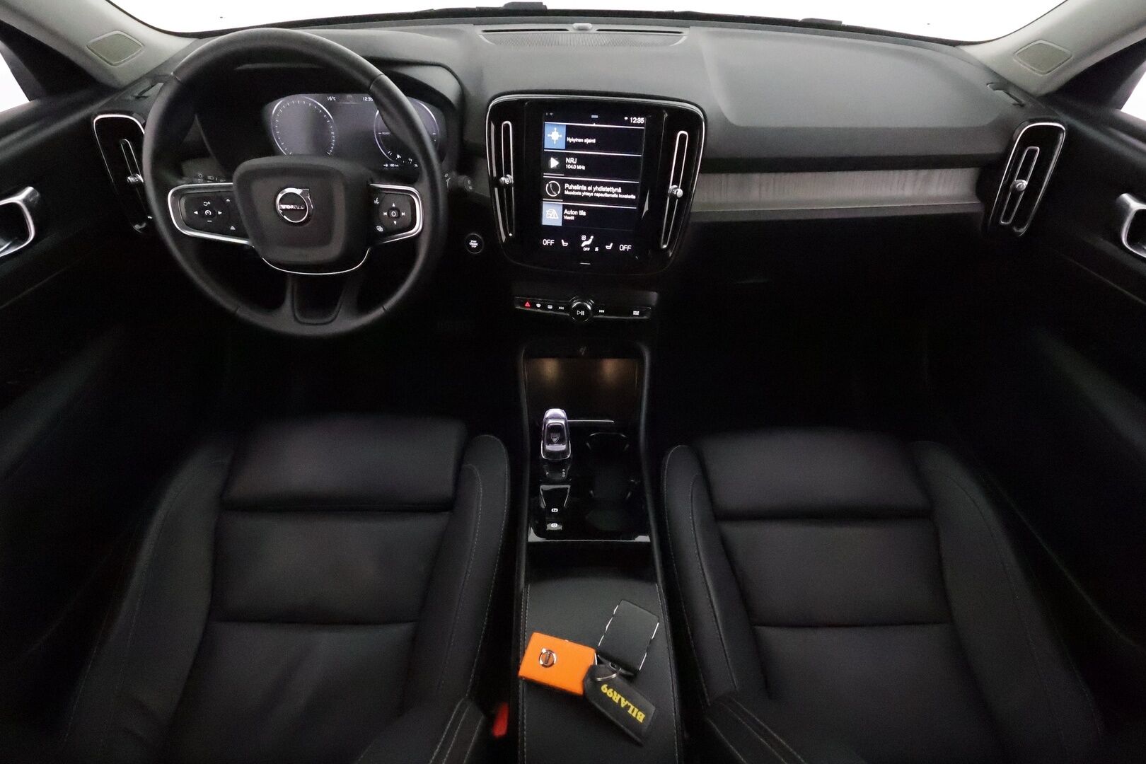 Volvo XC40 2021 T5 TwE Business Inscription aut **Webasto / ACC / LED-valot / P.kamera / Sporttinahat / Navi / Kaistavahti / Keyless** - 3,99 % KORKOTARJOUS TÄHÄN AUTOON 7.9. ASTI! - 1-om Suomi-auto / 2x Latauskaapelit / Kahdet Renkaat / Merkkihuollettu!