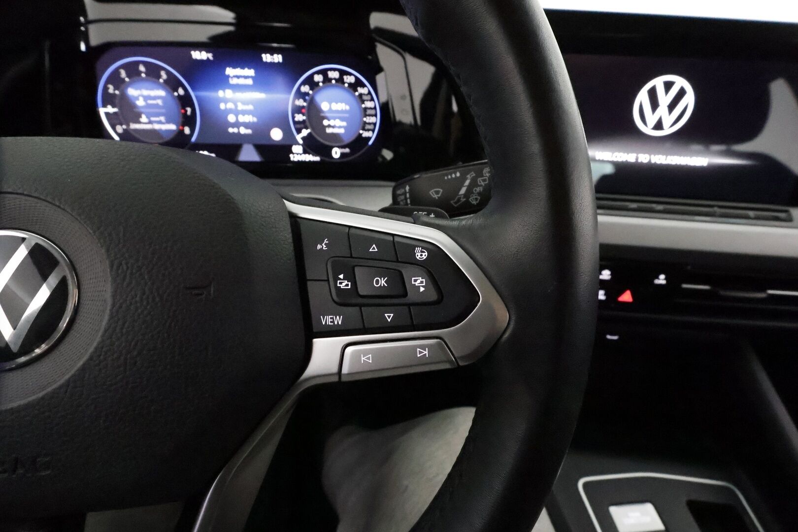 Volkswagen Golf 2021 Variant Comfort 1,0 eTSI (MHEV) 81 kW DSG **ACC / P.tutkat / Digimittaristo / Webasto / Navi / LED** - Suomi-auto / Kahdet renkaat aluvanteilla