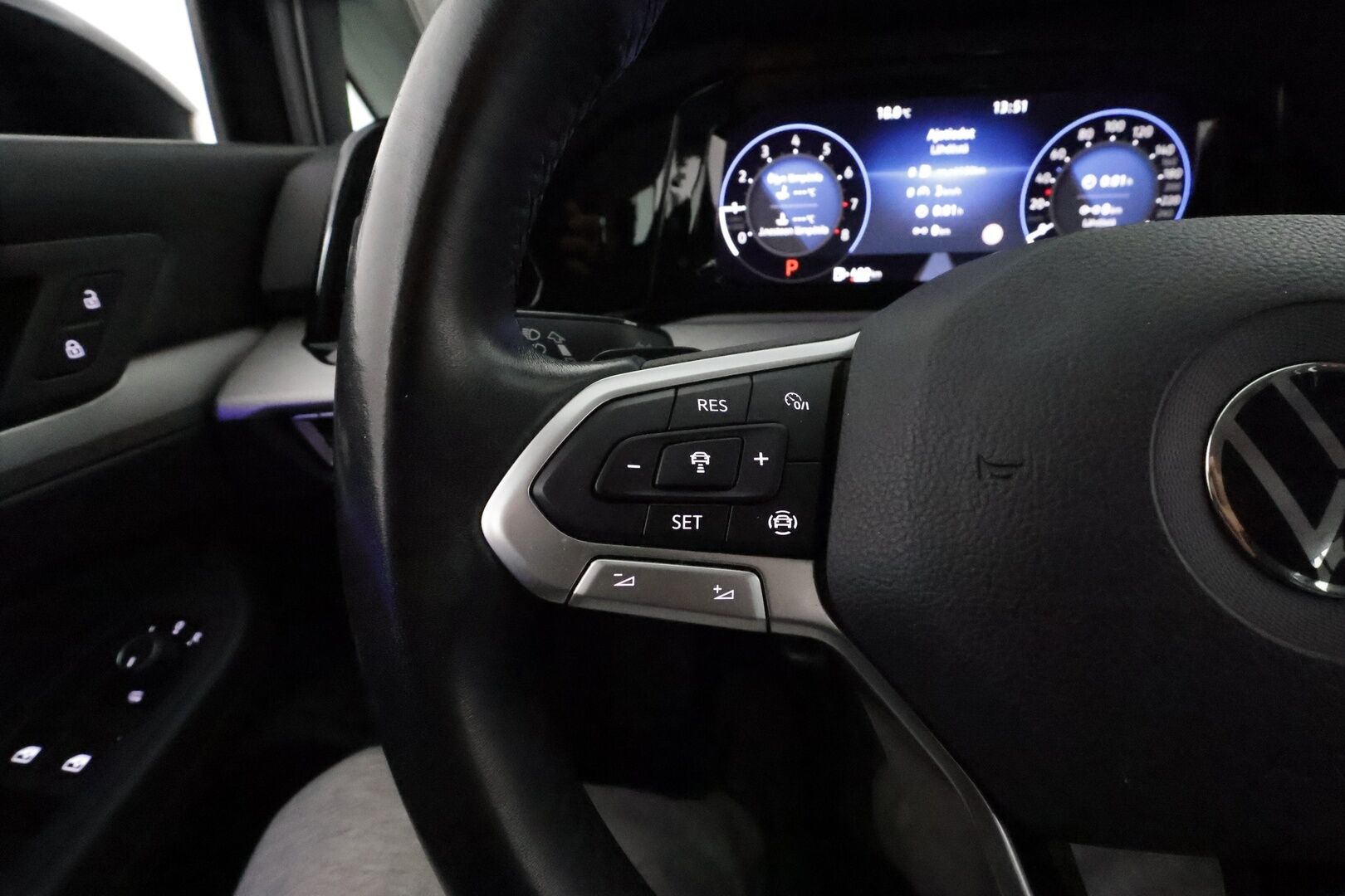 Volkswagen Golf 2021 Variant Comfort 1,0 eTSI (MHEV) 81 kW DSG **ACC / P.tutkat / Digimittaristo / Webasto / Navi / LED** - Suomi-auto / Kahdet renkaat aluvanteilla
