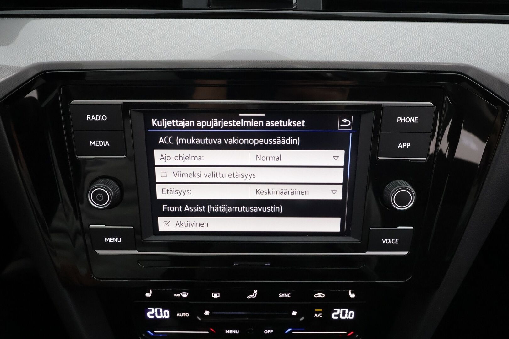 Volkswagen Passat 2021 Variant Comfort 2,0 TDI EVO SCR 110 kW DSG * ACC / Webasto / Koukku / LED / P.tutkat / Apple&Android * - Suomi-auto / Kahdet renkaat aluvanteilla
