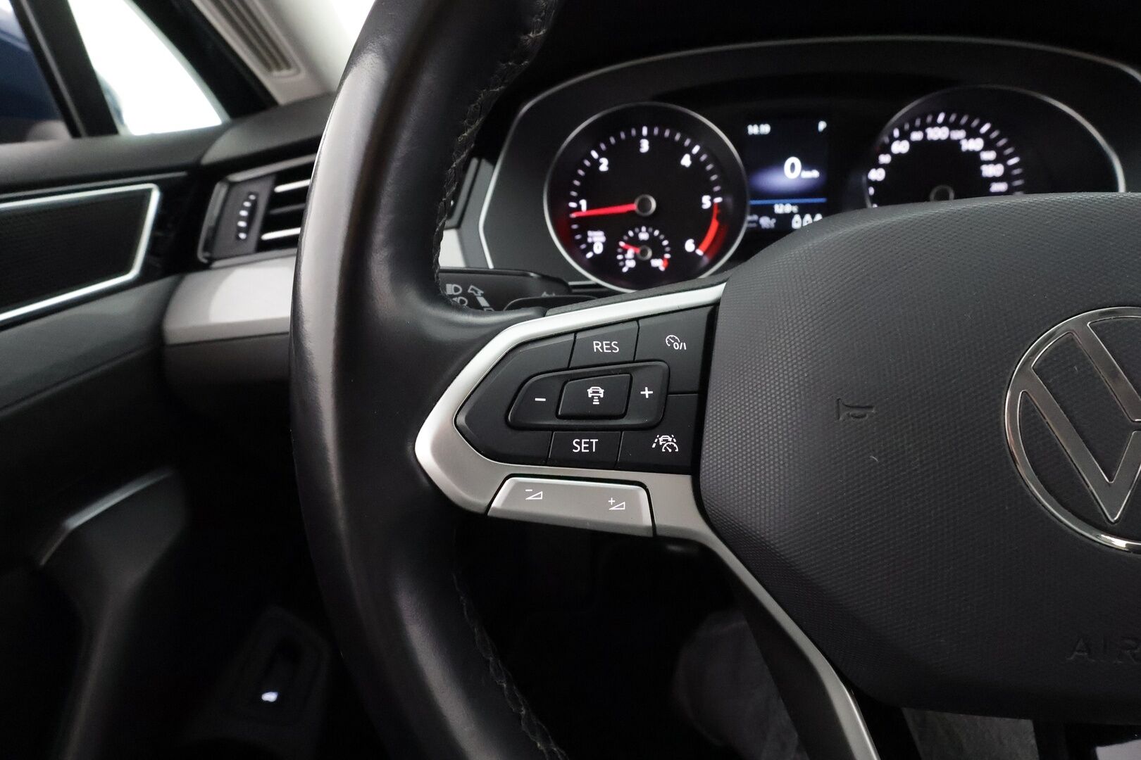 Volkswagen Passat 2021 Variant Comfort 2,0 TDI EVO SCR 110 kW DSG * ACC / Webasto / Koukku / LED / P.tutkat / Apple&Android * - Suomi-auto / Kahdet renkaat aluvanteilla