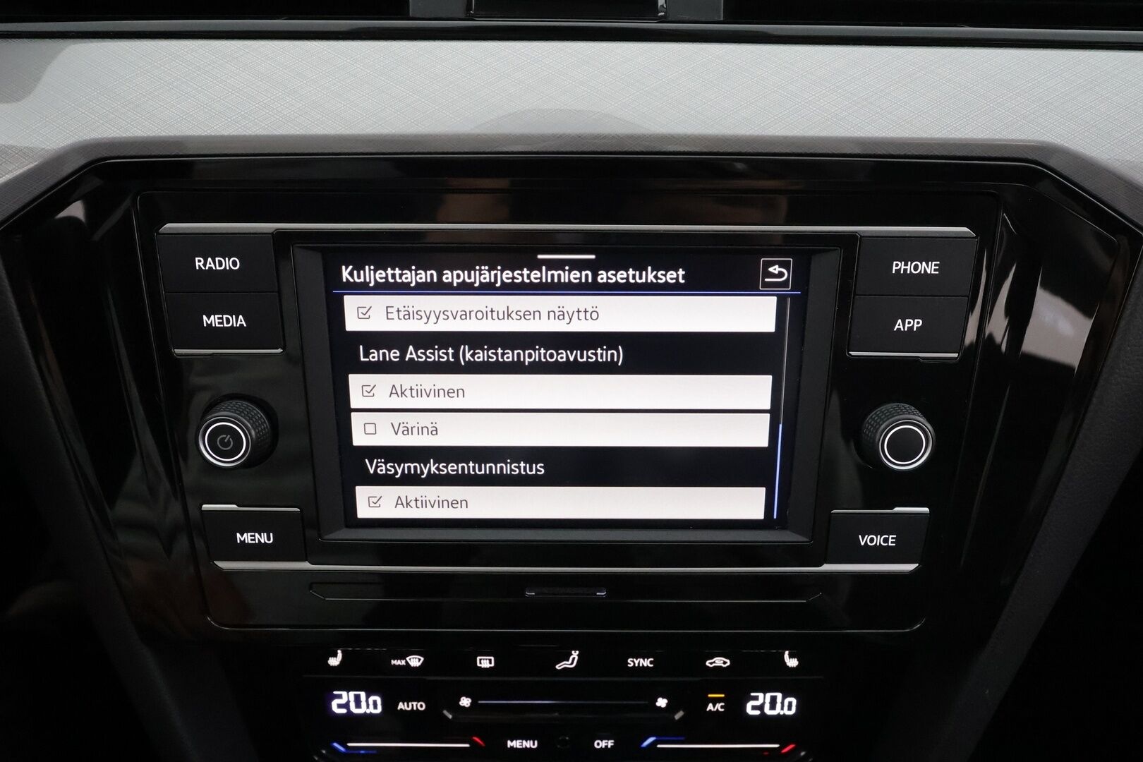Volkswagen Passat 2021 Variant Comfort 2,0 TDI EVO SCR 110 kW DSG * ACC / Webasto / Koukku / LED / P.tutkat / Apple&Android * - Suomi-auto / Kahdet renkaat aluvanteilla