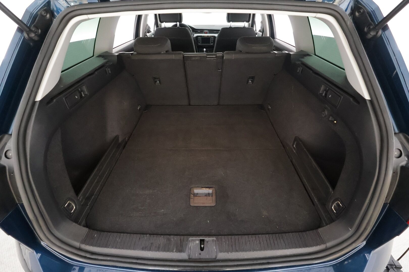 Volkswagen Passat 2021 Variant Comfort 2,0 TDI EVO SCR 110 kW DSG * ACC / Webasto / Koukku / LED / P.tutkat / Apple&Android * - Suomi-auto / Kahdet renkaat aluvanteilla