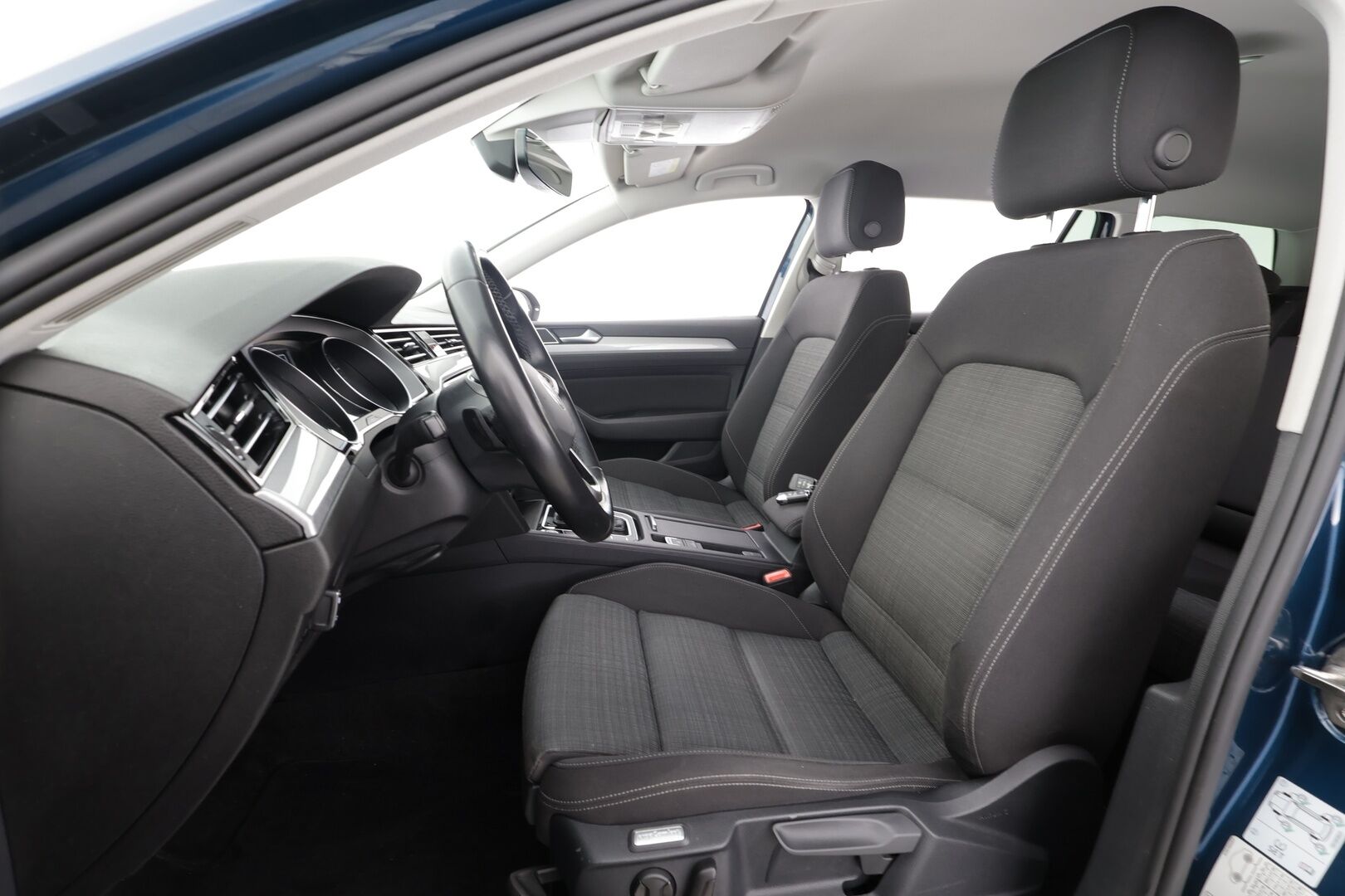 Volkswagen Passat 2021 Variant Comfort 2,0 TDI EVO SCR 110 kW DSG * ACC / Webasto / Koukku / LED / P.tutkat / Apple&Android * - Suomi-auto / Kahdet renkaat aluvanteilla