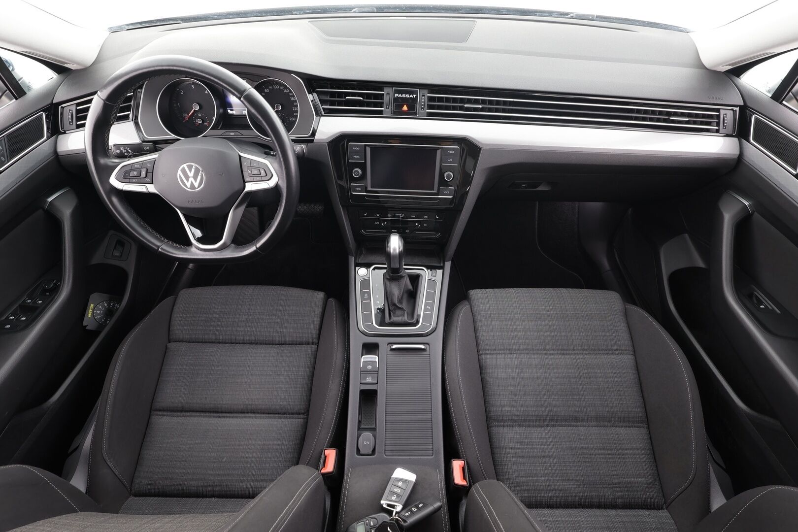 Volkswagen Passat 2021 Variant Comfort 2,0 TDI EVO SCR 110 kW DSG * ACC / Webasto / Koukku / LED / P.tutkat / Apple&Android * - Suomi-auto / Kahdet renkaat aluvanteilla