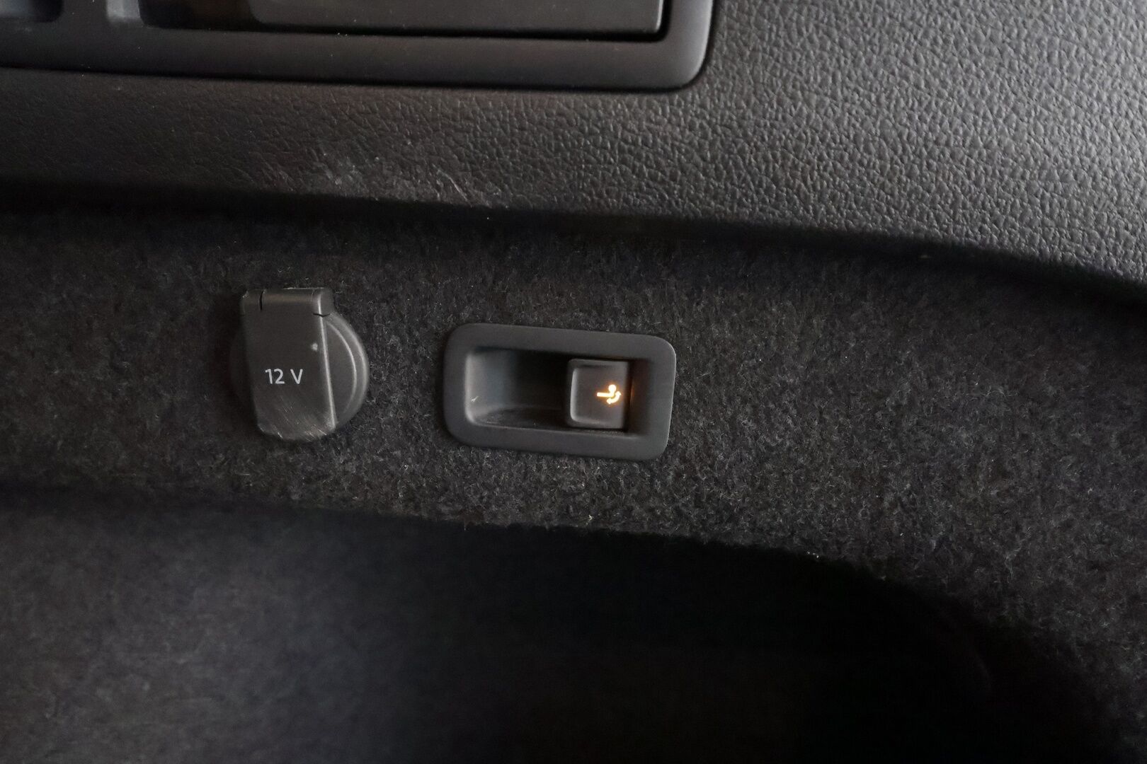 Volkswagen Passat 2021 Variant Comfort 2,0 TDI EVO SCR 110 kW DSG * ACC / Webasto / Koukku / LED / P.tutkat / Apple&Android * - Suomi-auto / Kahdet renkaat aluvanteilla