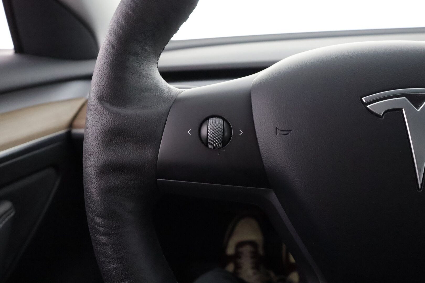 Tesla Model 3 2021 Standard Range Plus - | 1-om suomiauto | ACC | ILP | Matrix | Lasikatto | Sähkönahat | Muistipenkki | P.kamera ja tutkat | Autosteer | 2x renkaat aluin | ALV |
