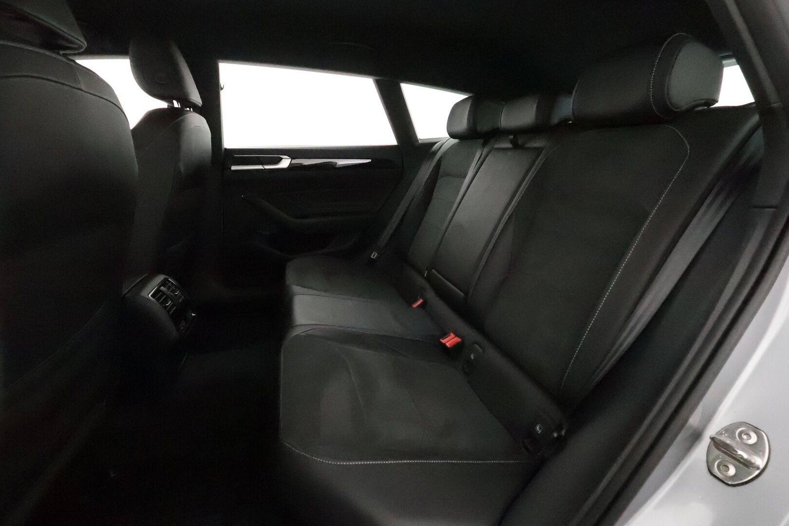 Volkswagen Arteon 2021 Shooting Brake R-Line 2,0 TDI SCR 110 kW DSG **Webasto / ACC / Adapt.LED / P.Tutkat / Nahka-Alcantara / Kaistavahti** - Suomi-auto / Kahdet Renkaat - Osta nyt, maksa vasta ensi vuonna