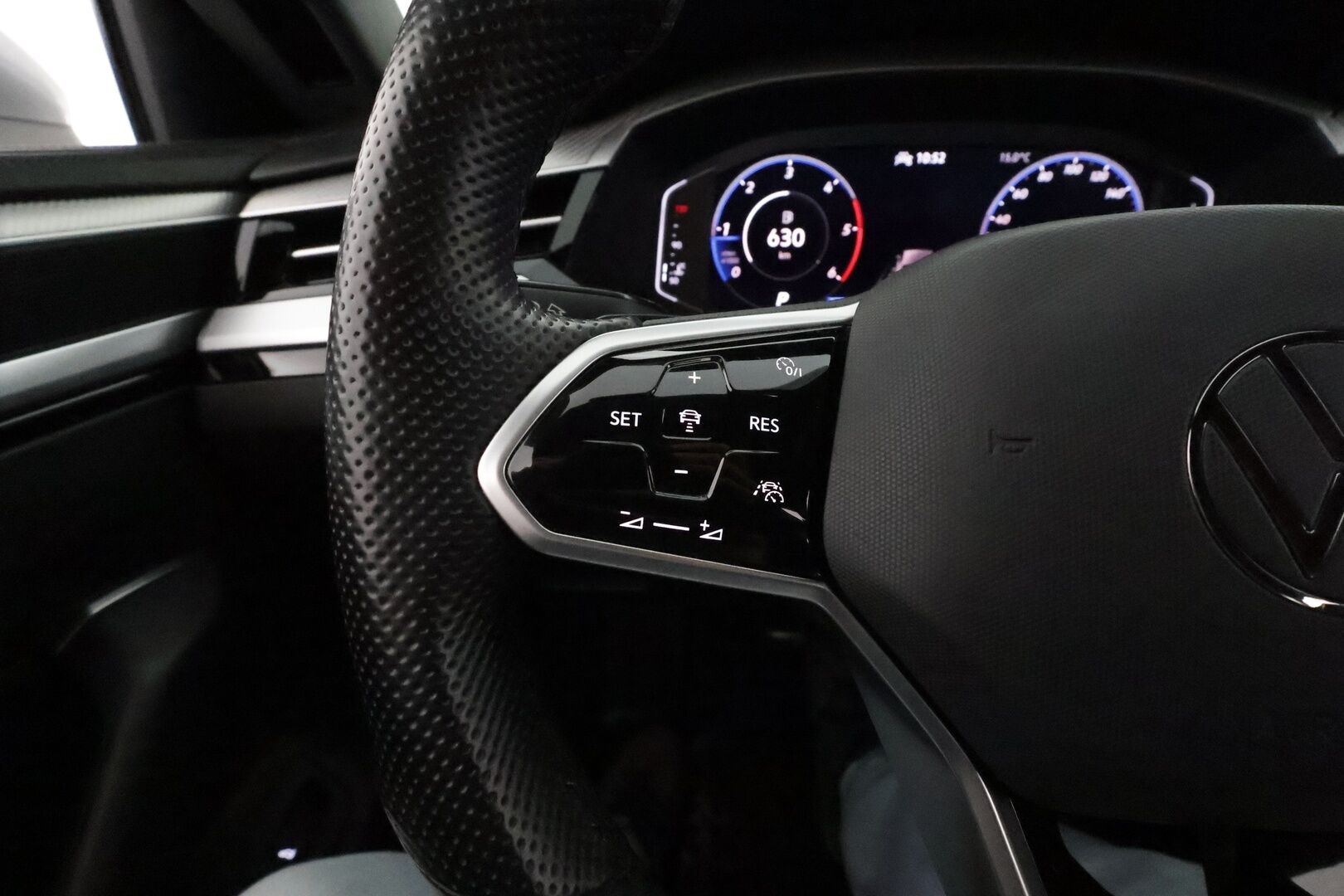 Volkswagen Arteon 2021 Shooting Brake R-Line 2,0 TDI SCR 110 kW DSG **Webasto / ACC / Adapt.LED / P.Tutkat / Nahka-Alcantara / Kaistavahti** - Suomi-auto / Kahdet Renkaat - Osta nyt, maksa vasta ensi vuonna