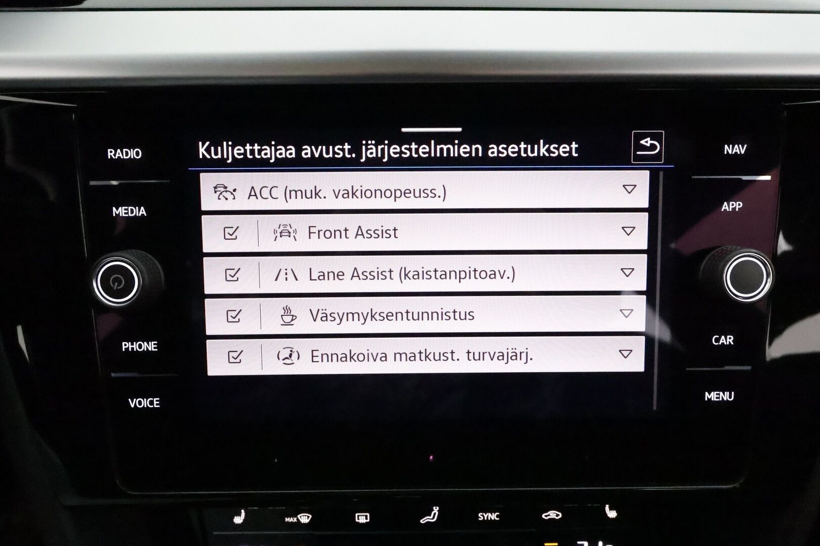 Volkswagen Arteon 2021 Shooting Brake R-Line 2,0 TDI SCR 110 kW DSG **Webasto / ACC / Adapt.LED / P.Tutkat / Nahka-Alcantara / Kaistavahti** - Suomi-auto / Kahdet Renkaat