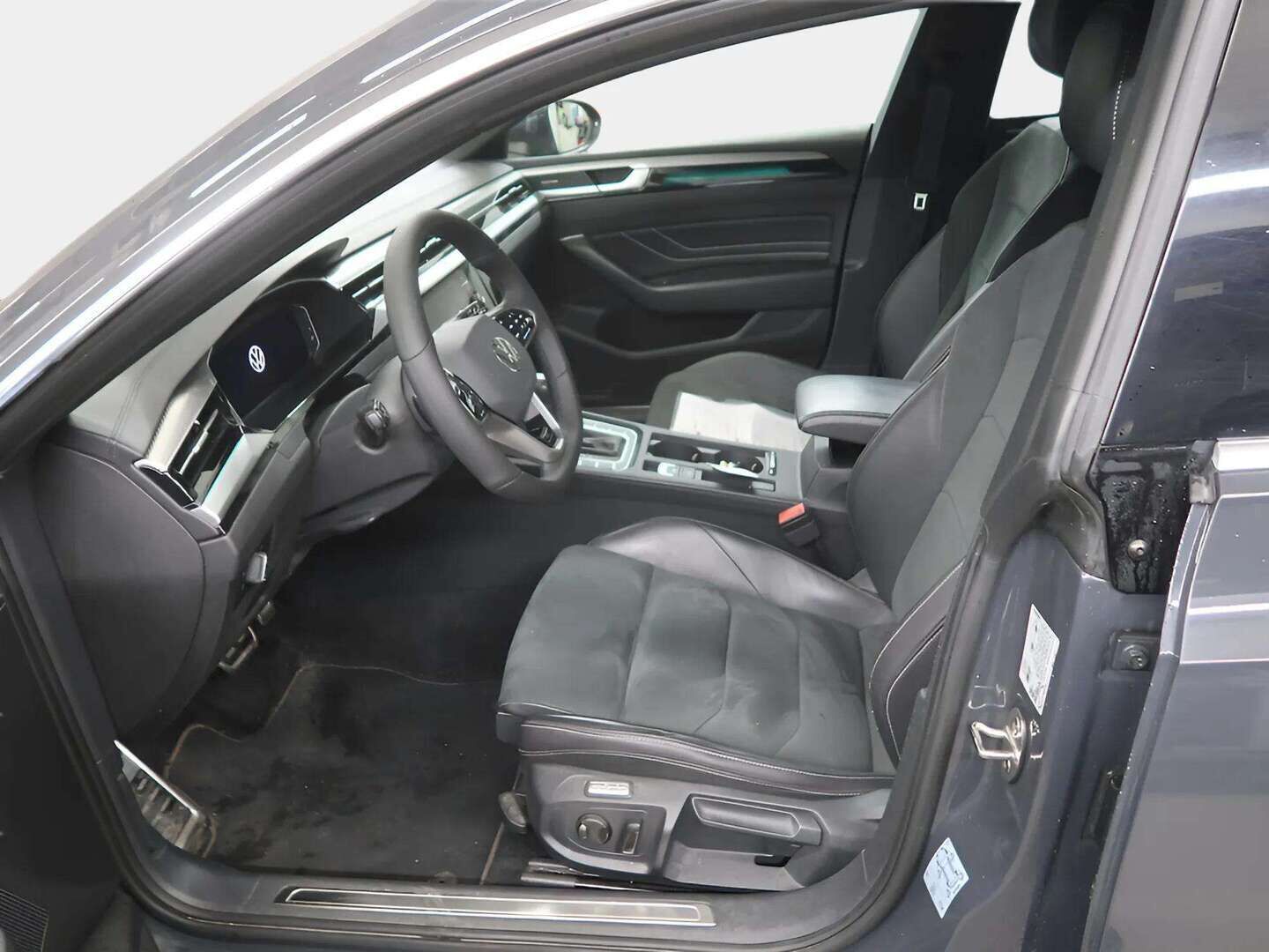 Volkswagen Arteon 2021 Shooting Brake R-Line 2,0 TDI SCR 110 kW / 1.Om Suomi-auto / Webasto / ACC / Digimittari / Led-valot