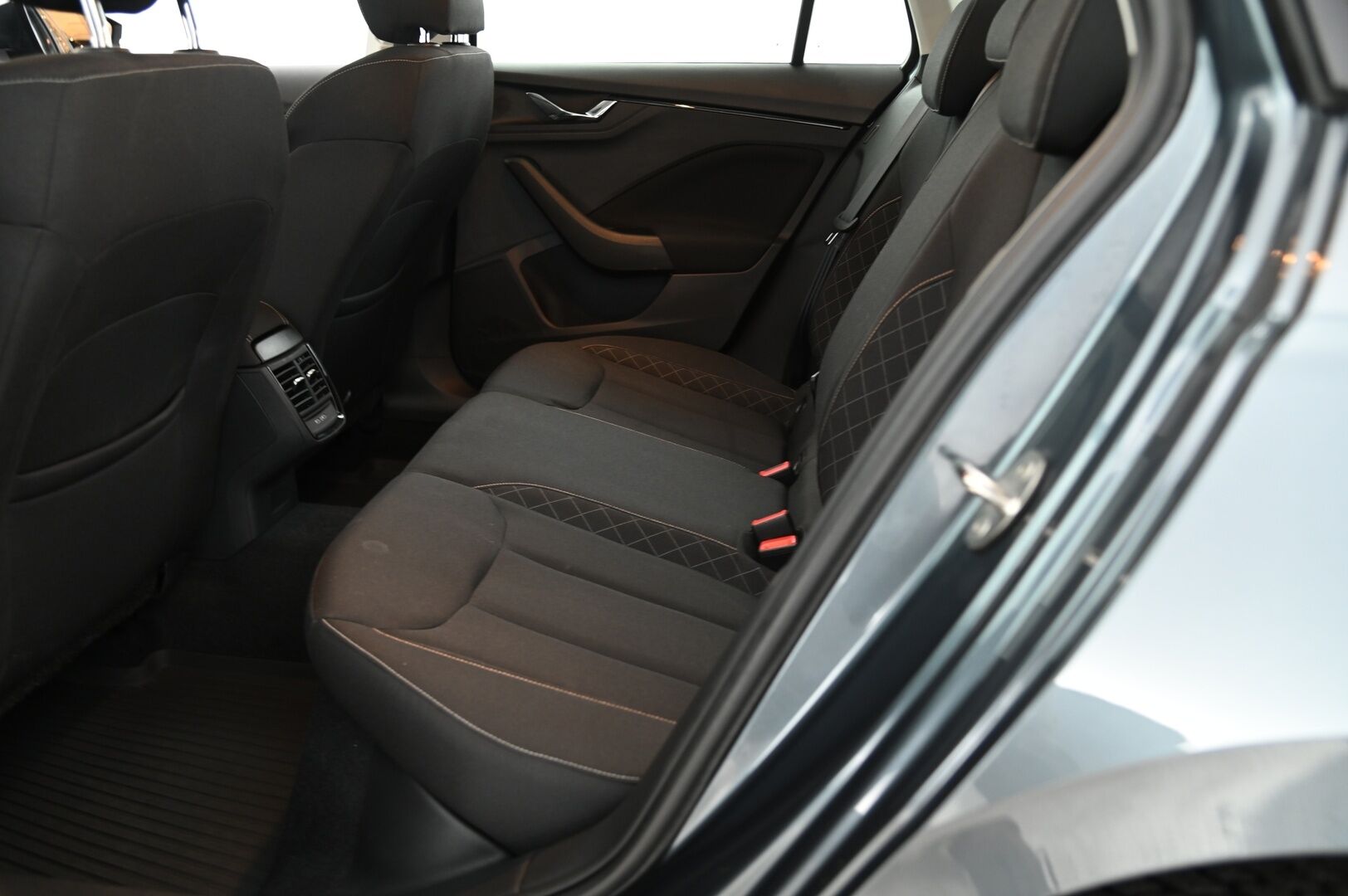 Skoda Kamiq 2021 1,0 TSI 110 Ambition DSG - | Suomi-auto | Lohko+Sisäp. | Tutkat | Lämm. Tuulilasi | Vakkari | Ratinlämmitin | LED | SmartLink | Kaistanpitoavustin | 2X Renkaat & Aluvanteet |