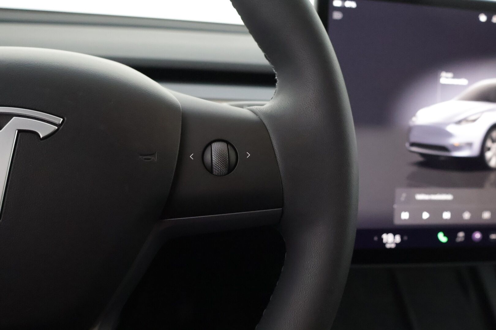 Tesla Model Y 2024 Long Range - Suomi-auto / Koukku / Lämpöpumppu / Autopilot / Premium Audio / P-kamera / Matrix LED / Musta nahkasisusta / 2x renkaat / Juuri tullut!