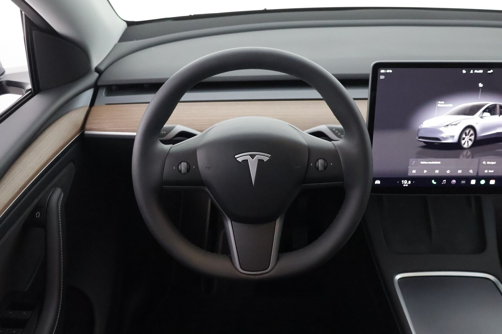 Tesla Model Y 2024 Long Range - Suomi-auto / Koukku / Lämpöpumppu / Autopilot / Premium Audio / P-kamera / Matrix LED / Musta nahkasisusta / 2x renkaat / Juuri tullut!