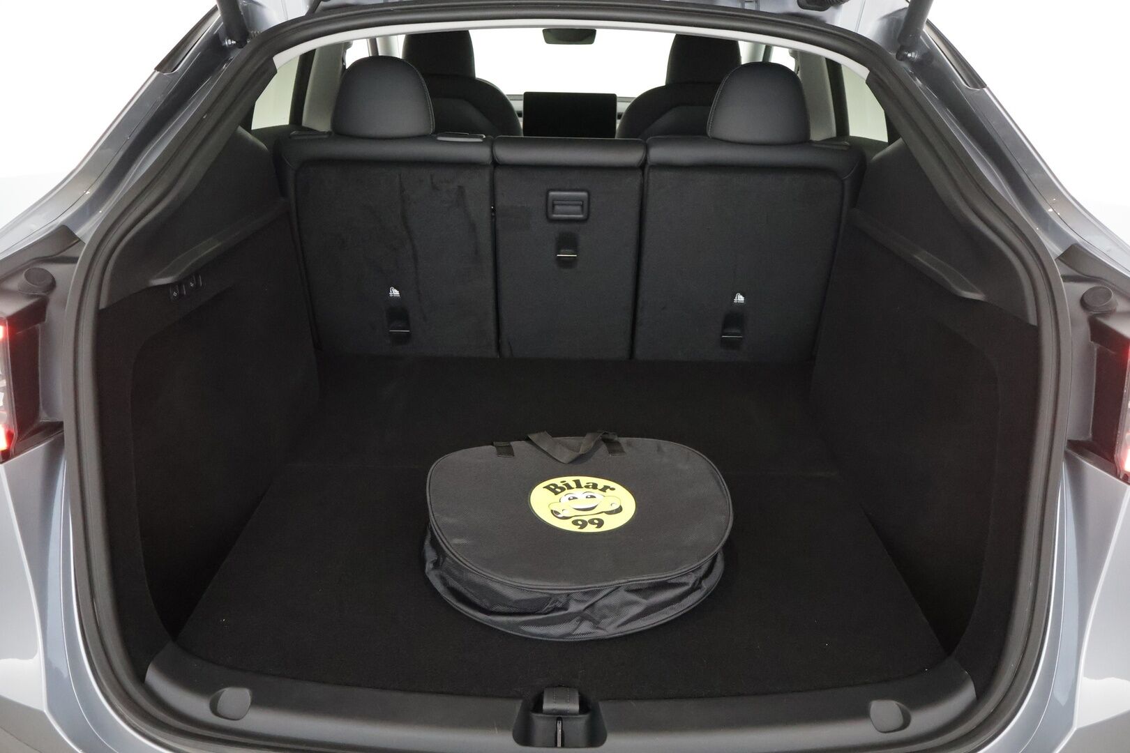 Tesla Model Y 2024 Long Range - Suomi-auto / Koukku / Lämpöpumppu / Autopilot / Premium Audio / P-kamera / Matrix LED / Musta nahkasisusta / 2x renkaat / Juuri tullut!