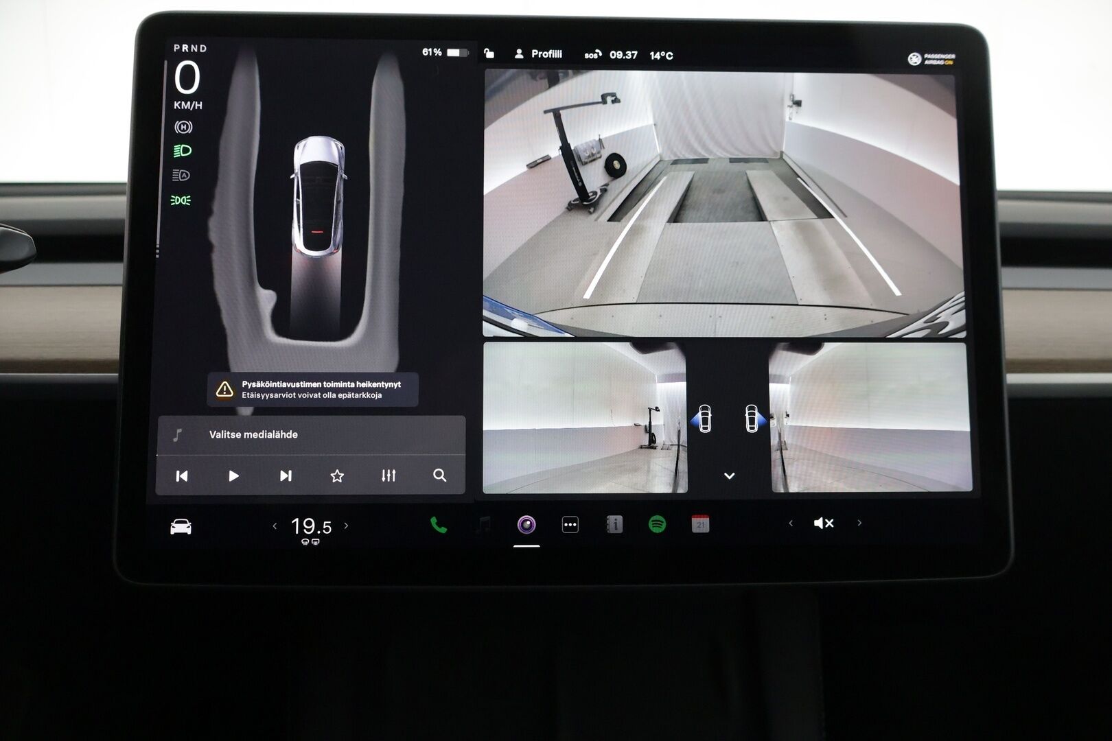 Tesla Model Y 2024 Long Range - Suomi-auto / Koukku / Lämpöpumppu / Autopilot / Premium Audio / P-kamera / Matrix LED / Musta nahkasisusta / 2x renkaat / Juuri tullut!