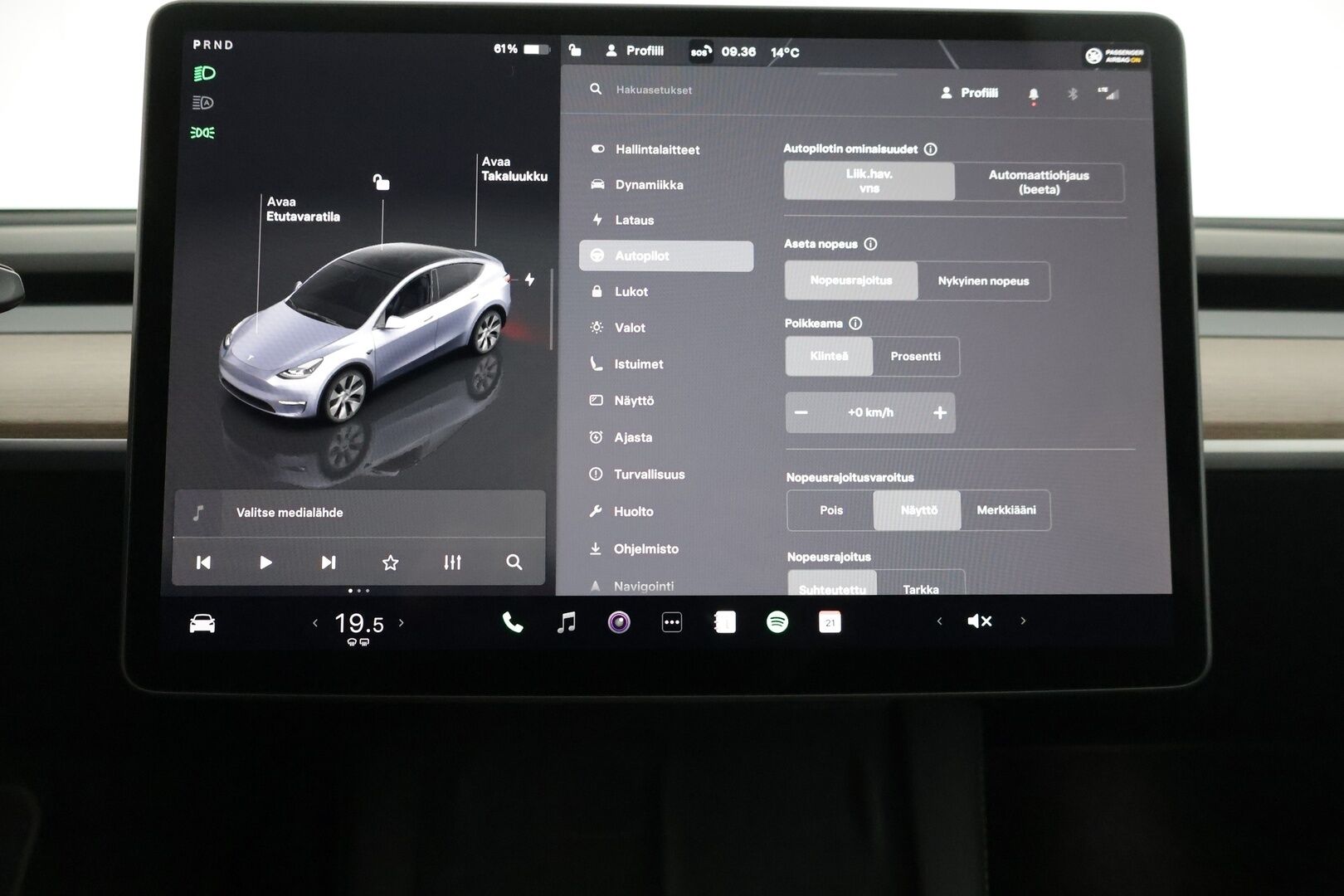 Tesla Model Y 2024 Long Range - Suomi-auto / Koukku / Lämpöpumppu / Autopilot / Premium Audio / P-kamera / Matrix LED / Musta nahkasisusta / 2x renkaat / Juuri tullut!