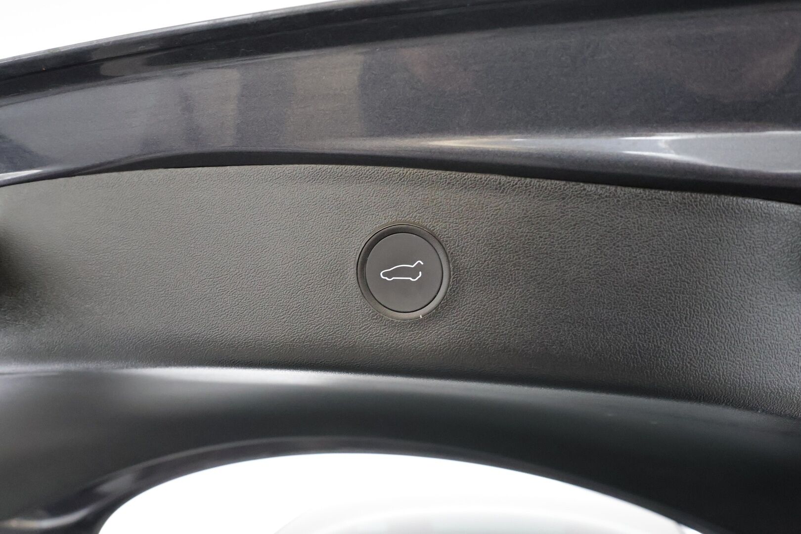 Tesla Model 3 2023 Long Range * ILP / ACC / Lasikatto / Matrix-LED / P.Kamera / Muistipenkki / Premium Audio / Navi / Keyless * - 2x Latauskaapelit