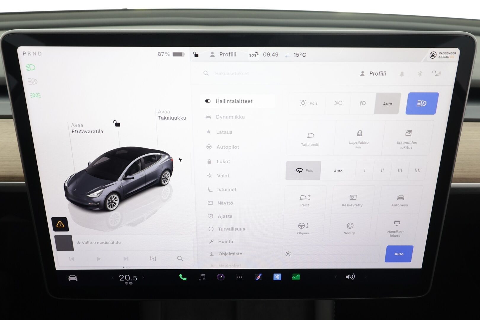 Tesla Model 3 2023 Long Range * ILP / ACC / Lasikatto / Matrix-LED / P.Kamera / Muistipenkki / Premium Audio / Navi / Keyless * - 2x Latauskaapelit